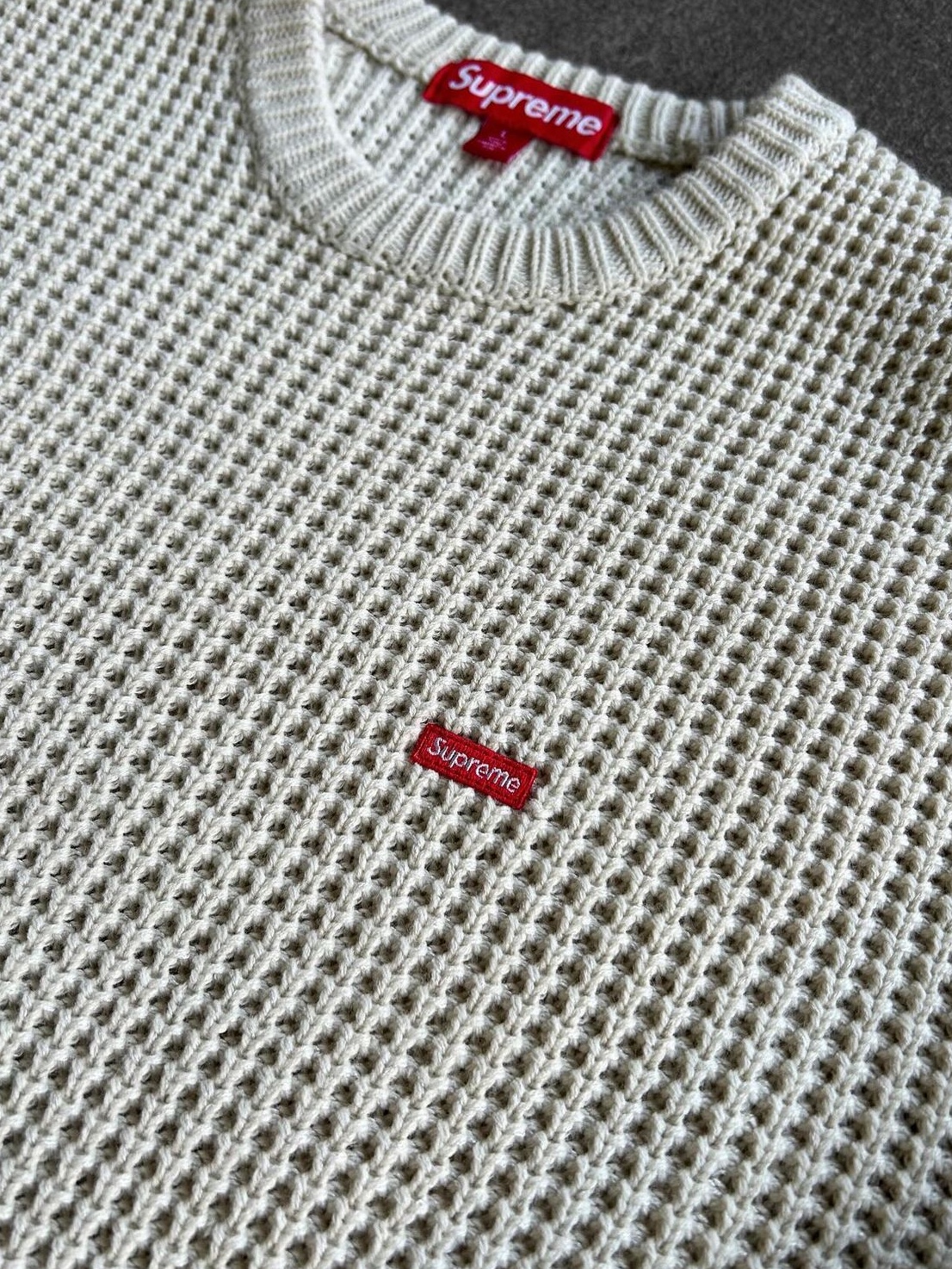 Supreme Waffle Small Box Sweater  White - 24FW 착용 스타일 - 2