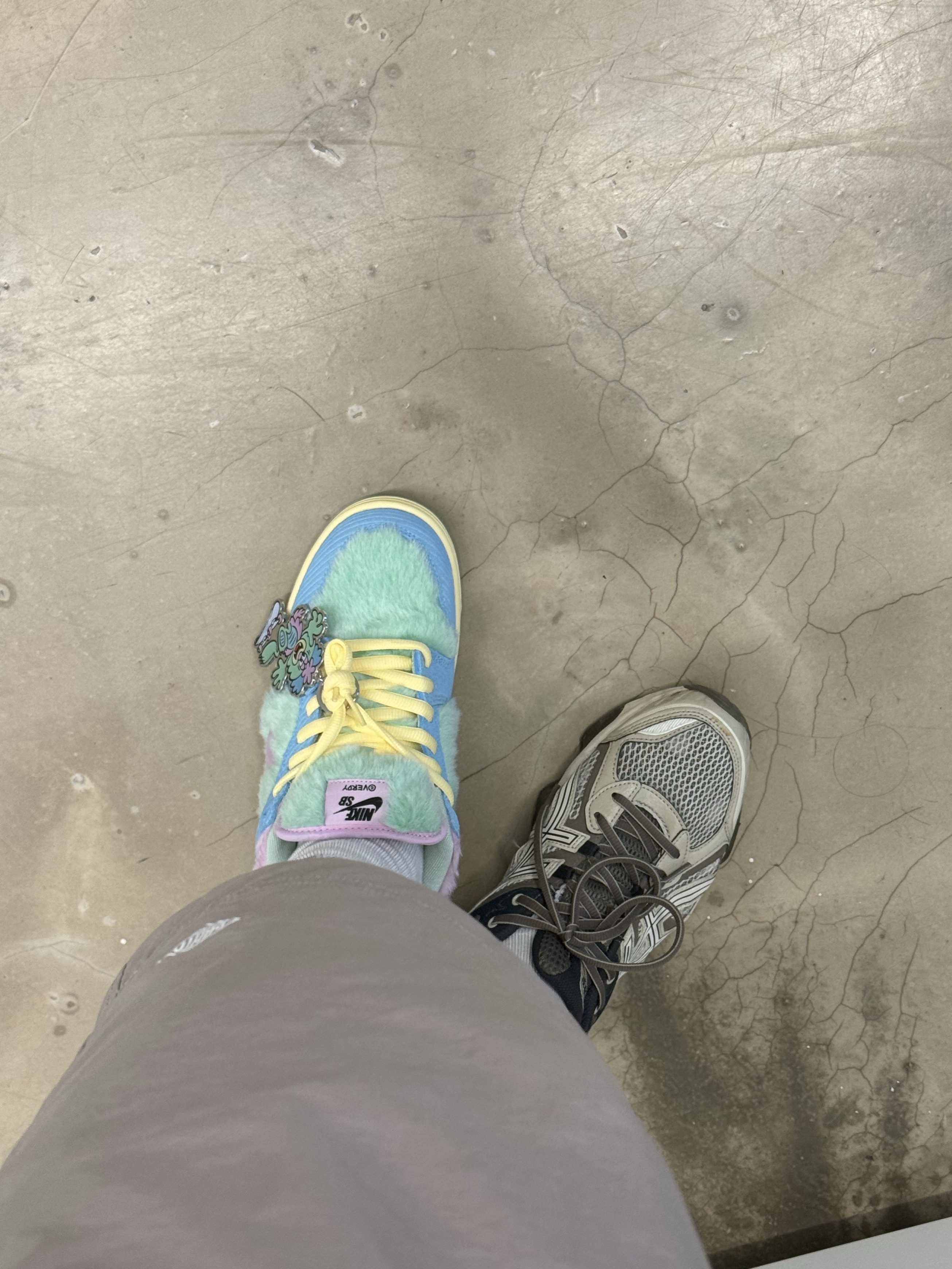 Nike x Verdy SB Dunk Low Pro Blue Gaze and Enamel Green, Asics Gel-Quantum Kinetic Birch Dark Taupe 착용 스타일