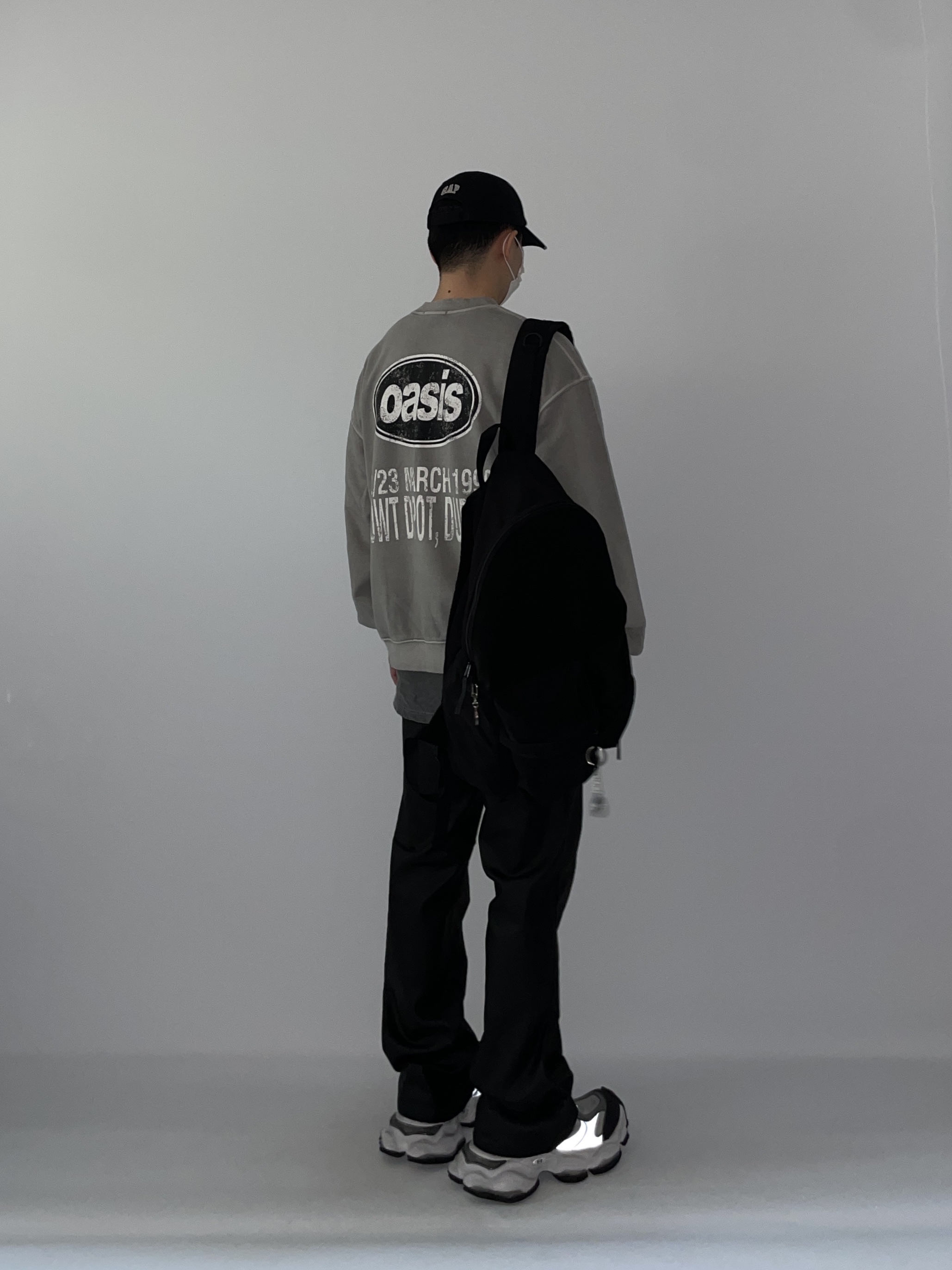 Balenciaga Cargo Sneakers White Grey, Yeezy Gap Engineered By Balenciaga Flame Cap Black 착용 스타일 - 3