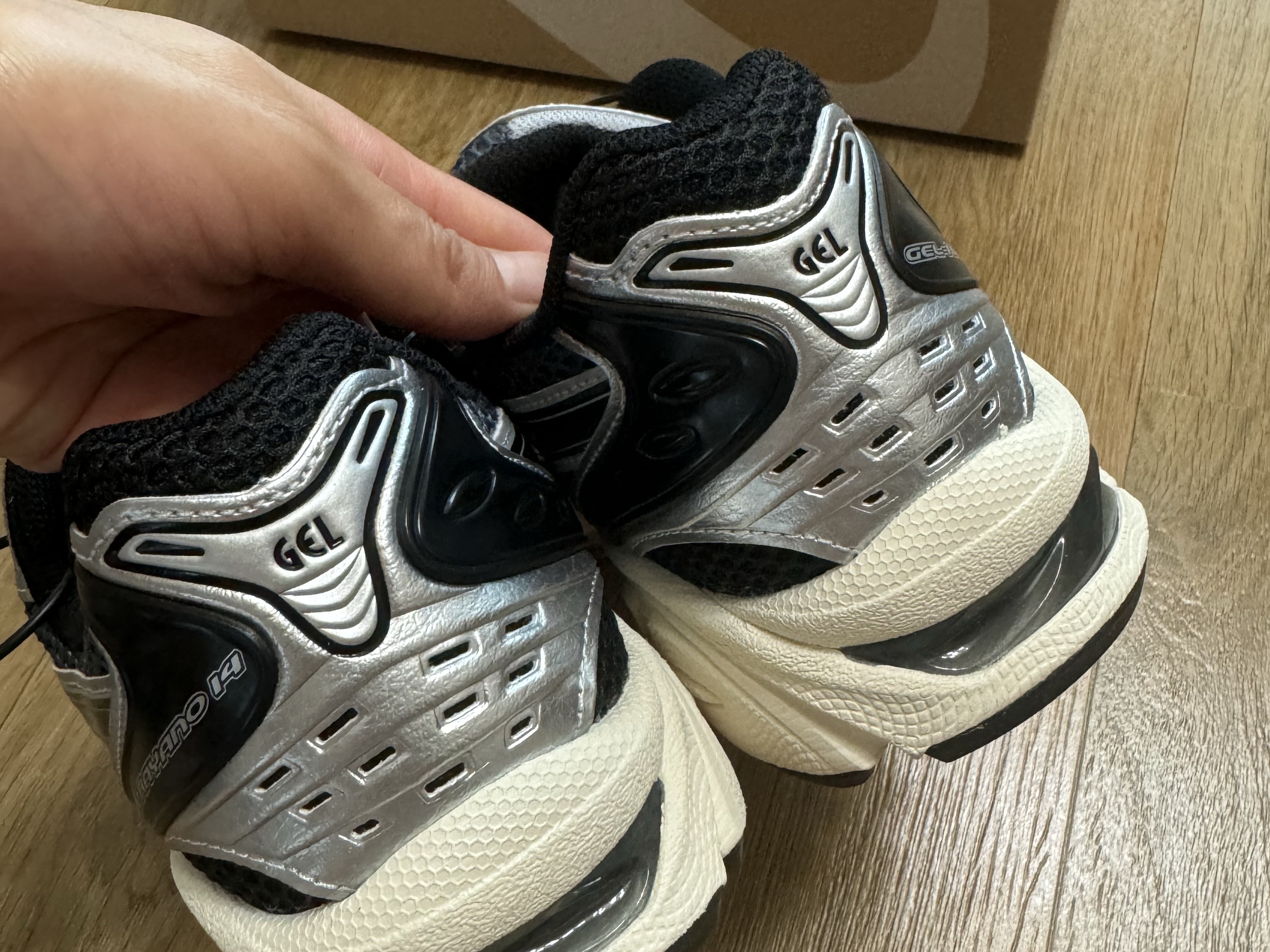 Asics Unlimited Gel-Kayano 14 Carrier Grey Black 착용 스타일 - 2