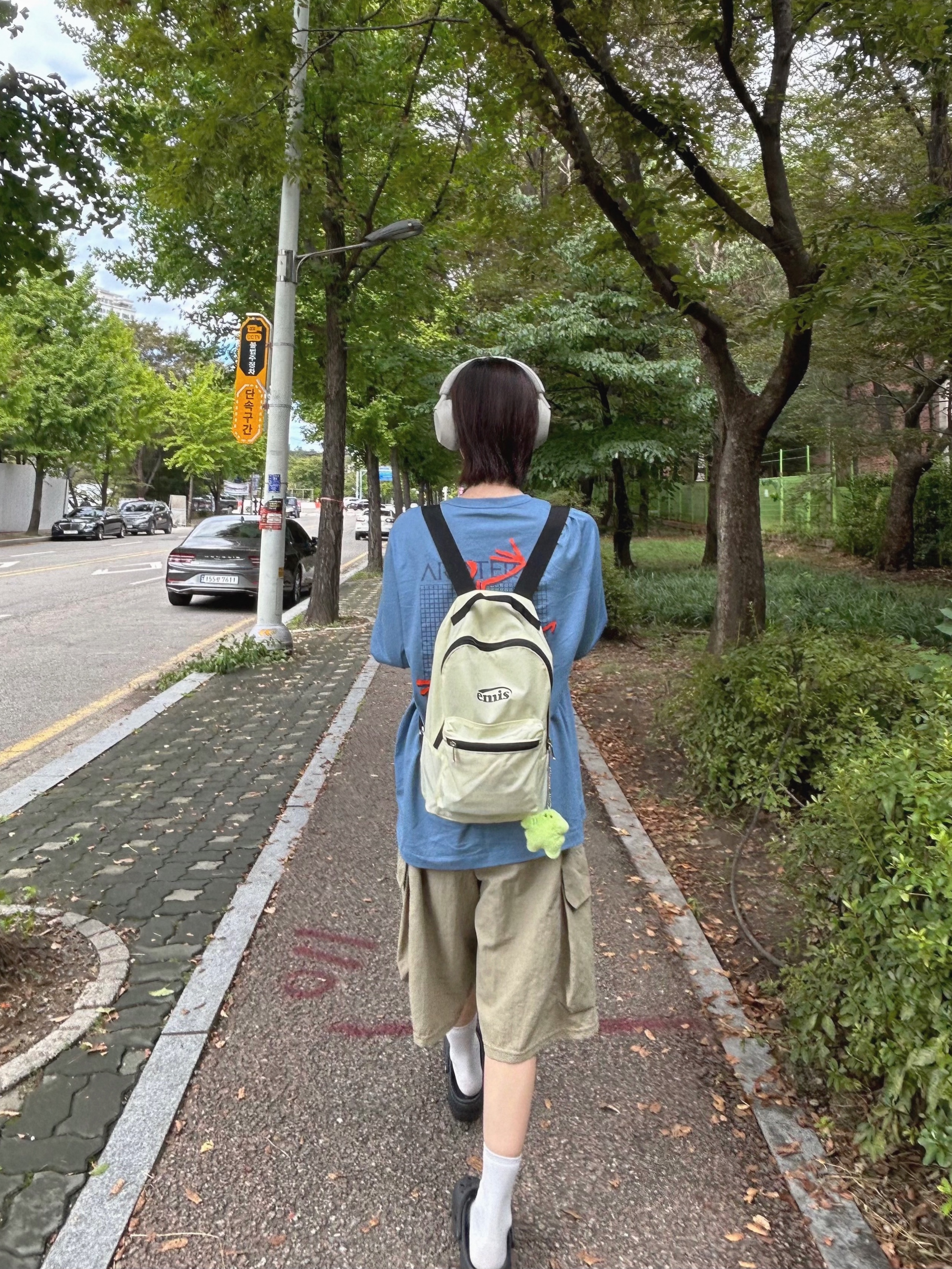 Emis New Logo Mini Backpack Ecru, Sony WH-1000XM5 Silver (Korean Ver.) 착용 스타일