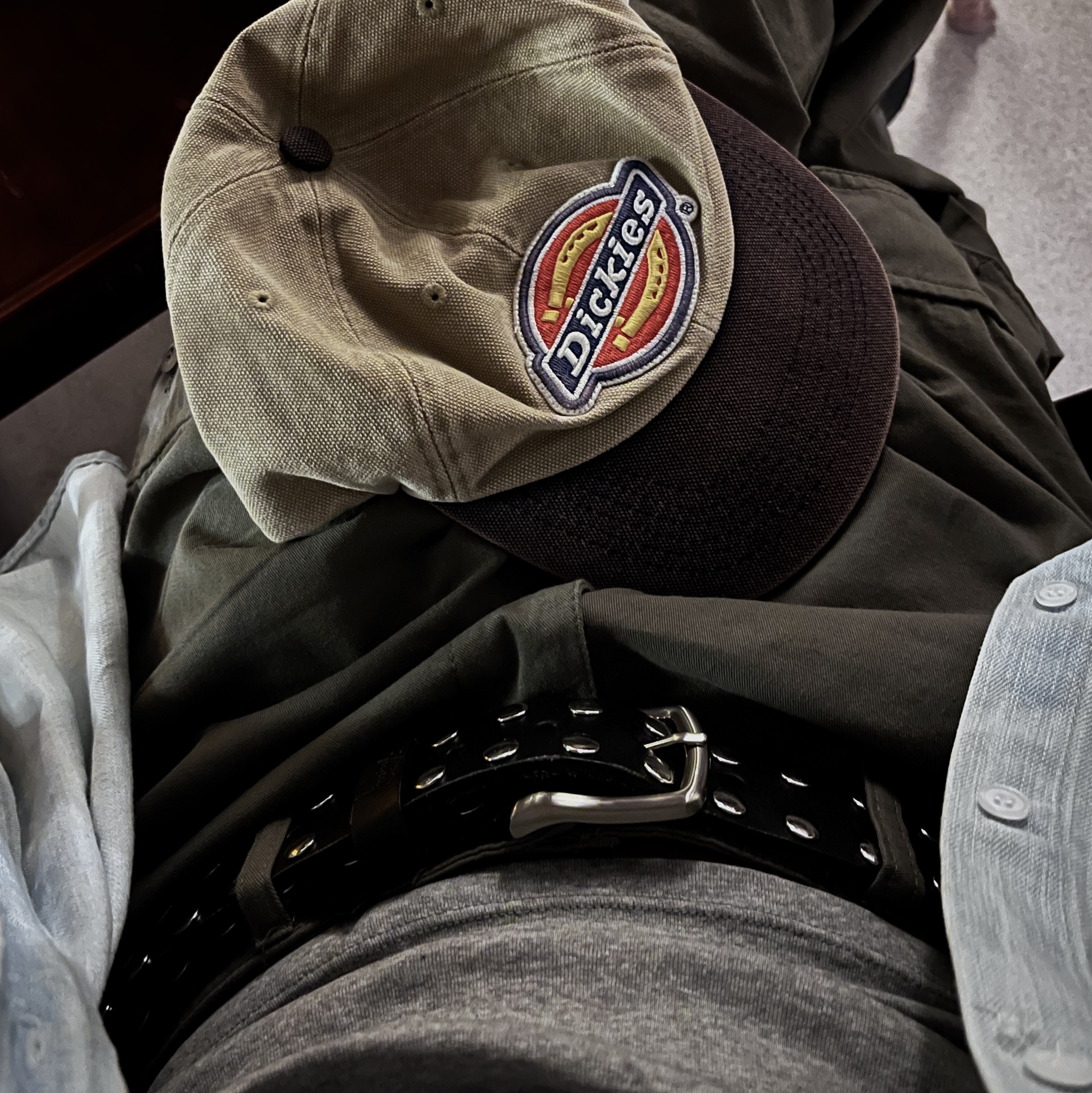 Stussy 8 Ball Studded Belt Black 착용 스타일 - 3