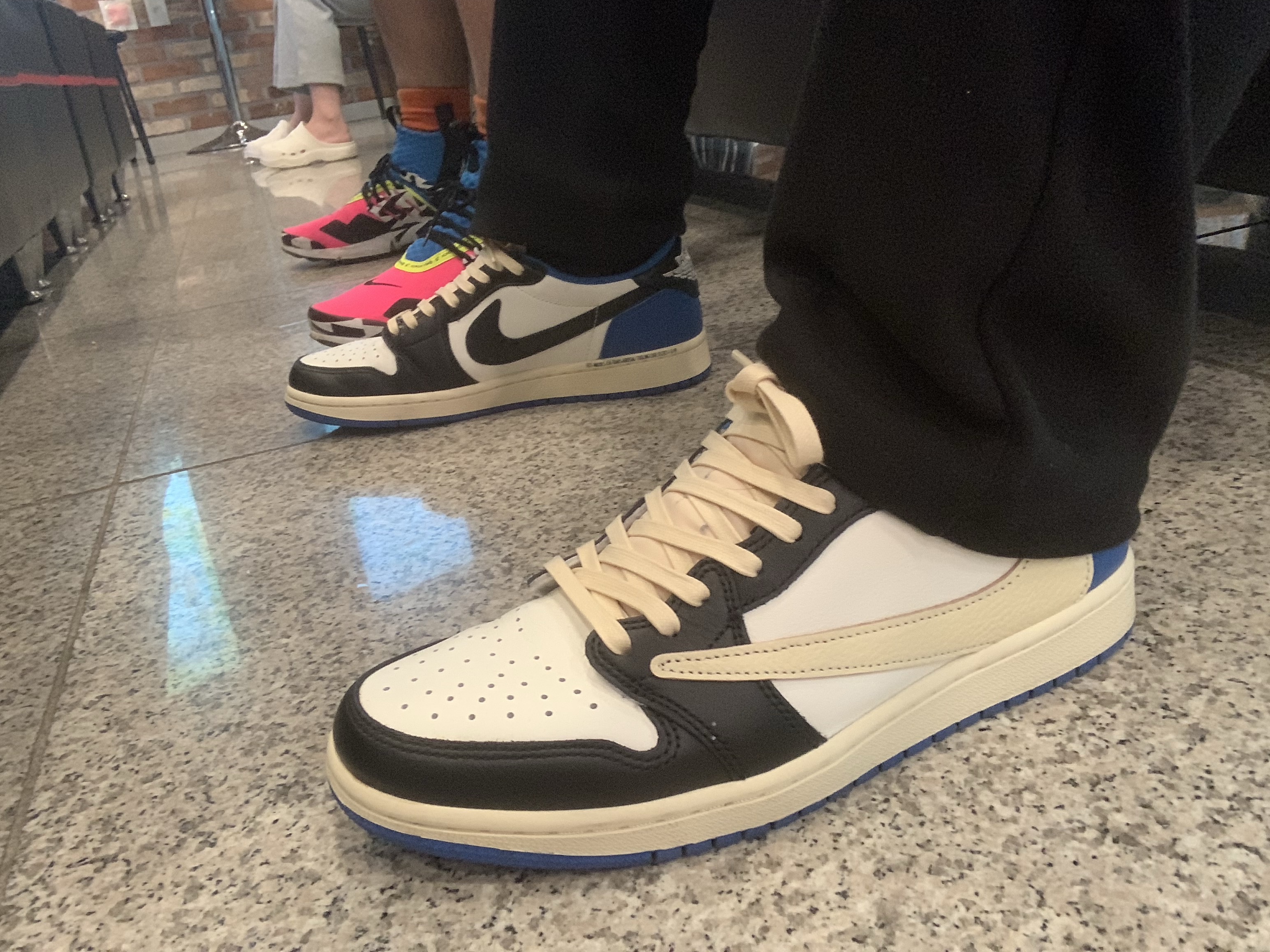 Jordan 1 x Travis Scott x Fragment Retro Low OG SP Military Blue 착용 스타일