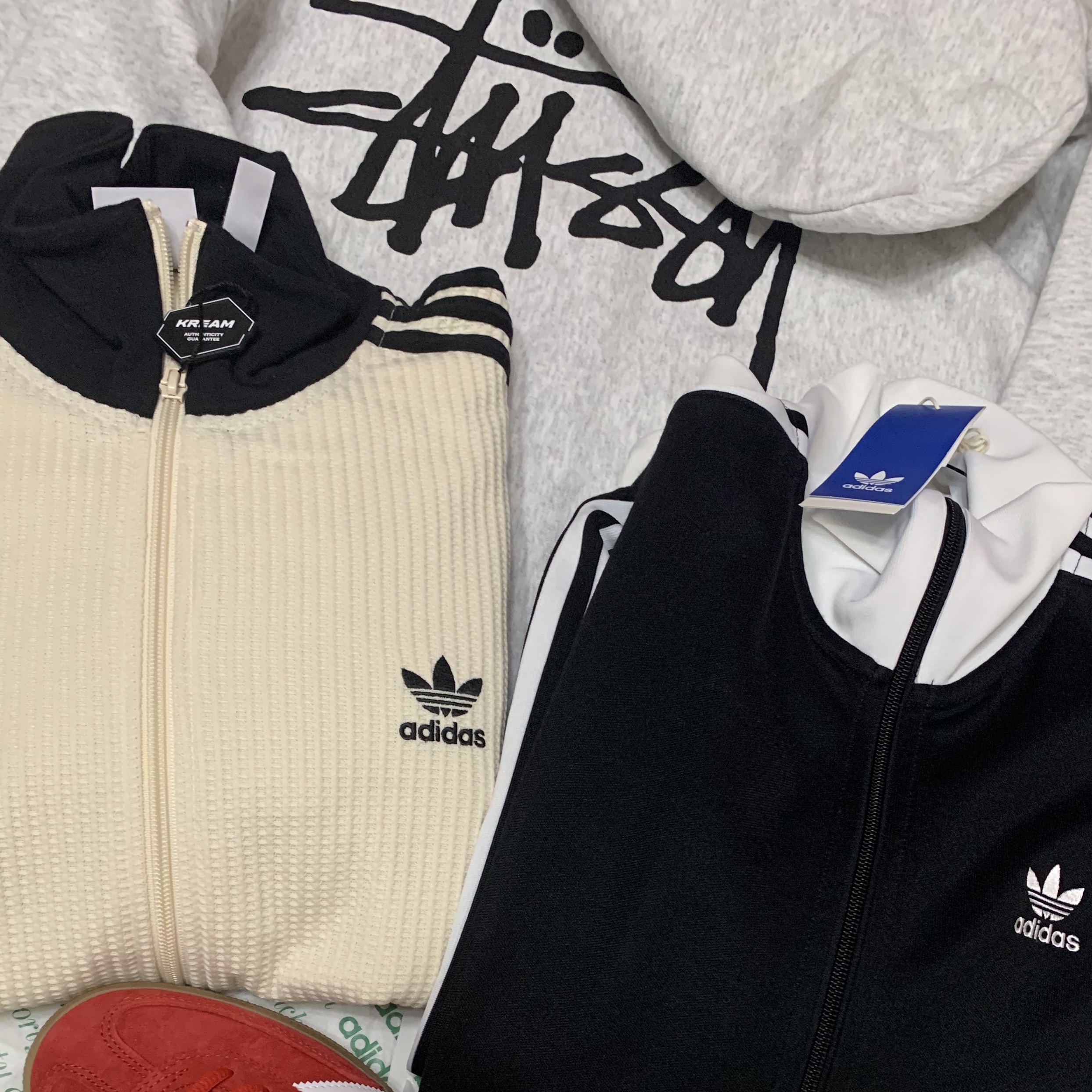 Adidas Waffle Beckenbauer Track Top Wonder White - KR Sizing, Adidas x Sporty & Rich Spezial Handball Collegiate Red Night Indigo 착용 스타일 - 3