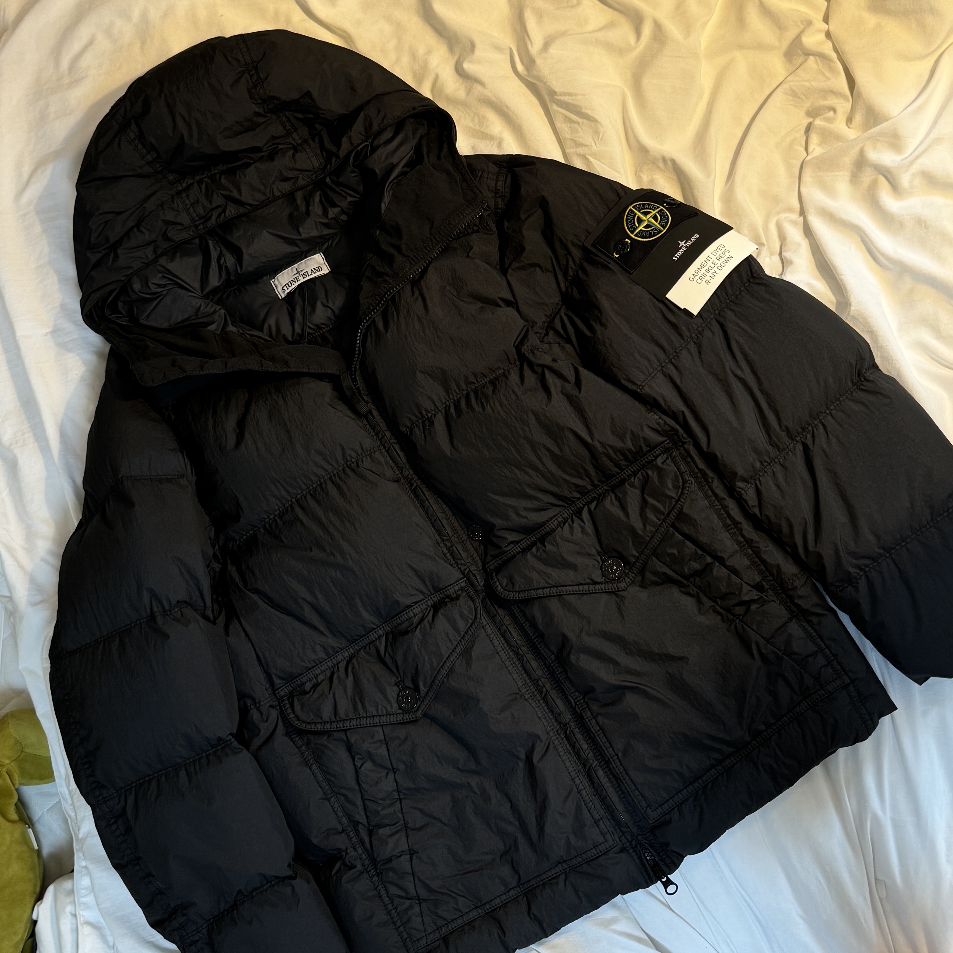 Stone Island 40723 Crinkle Reps Hooded Down Jacket Black - 24FW 착용 스타일
