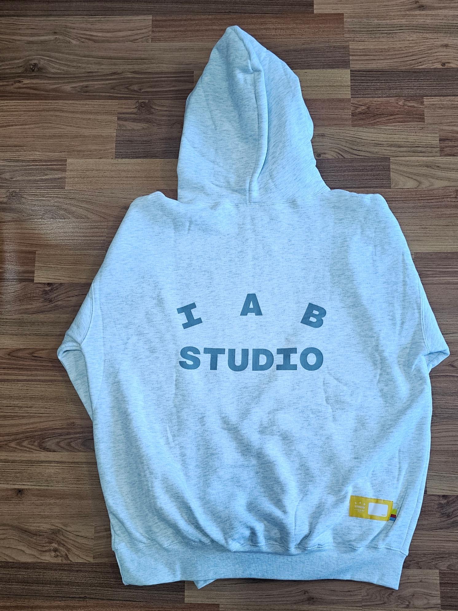 IAB Studio Hoodie Light Gray 착용 스타일 - 3