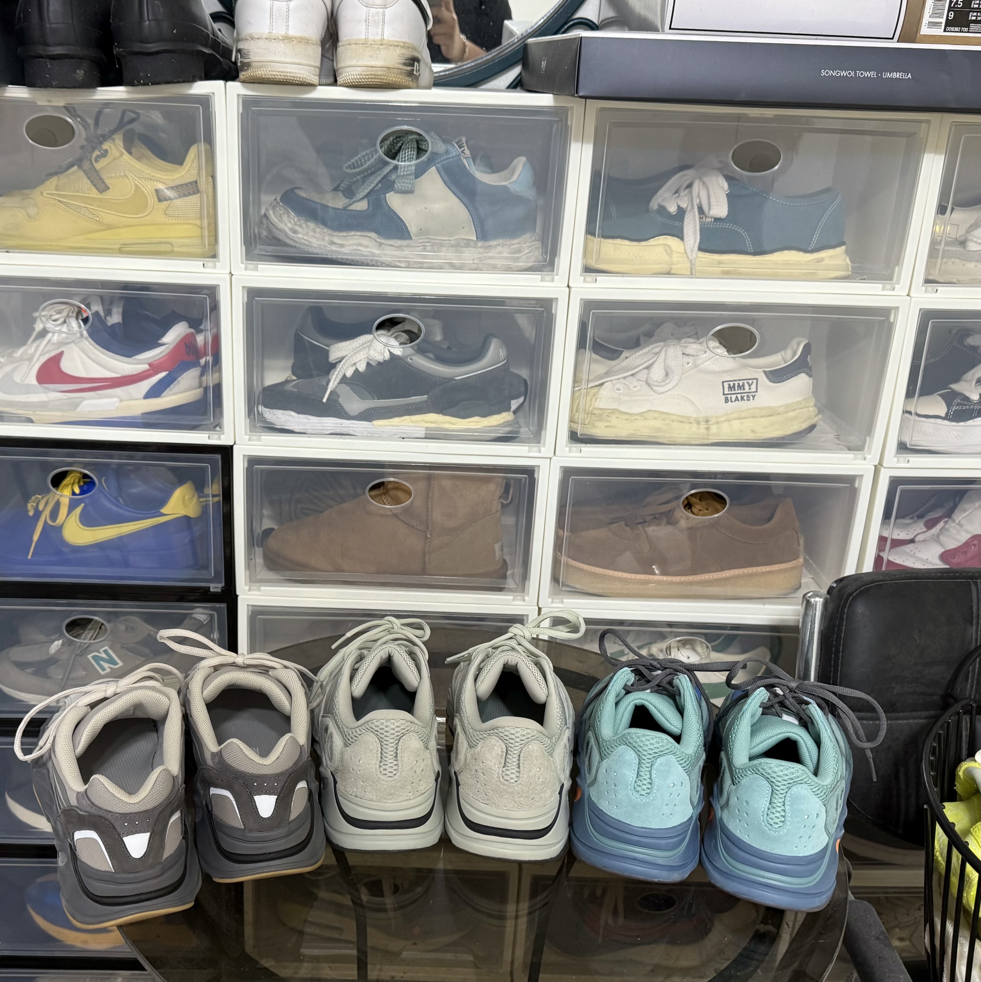 Adidas Yeezy Boost 700 Salt 2023, Adidas Yeezy Boost 700 Fade Azure 착용 스타일