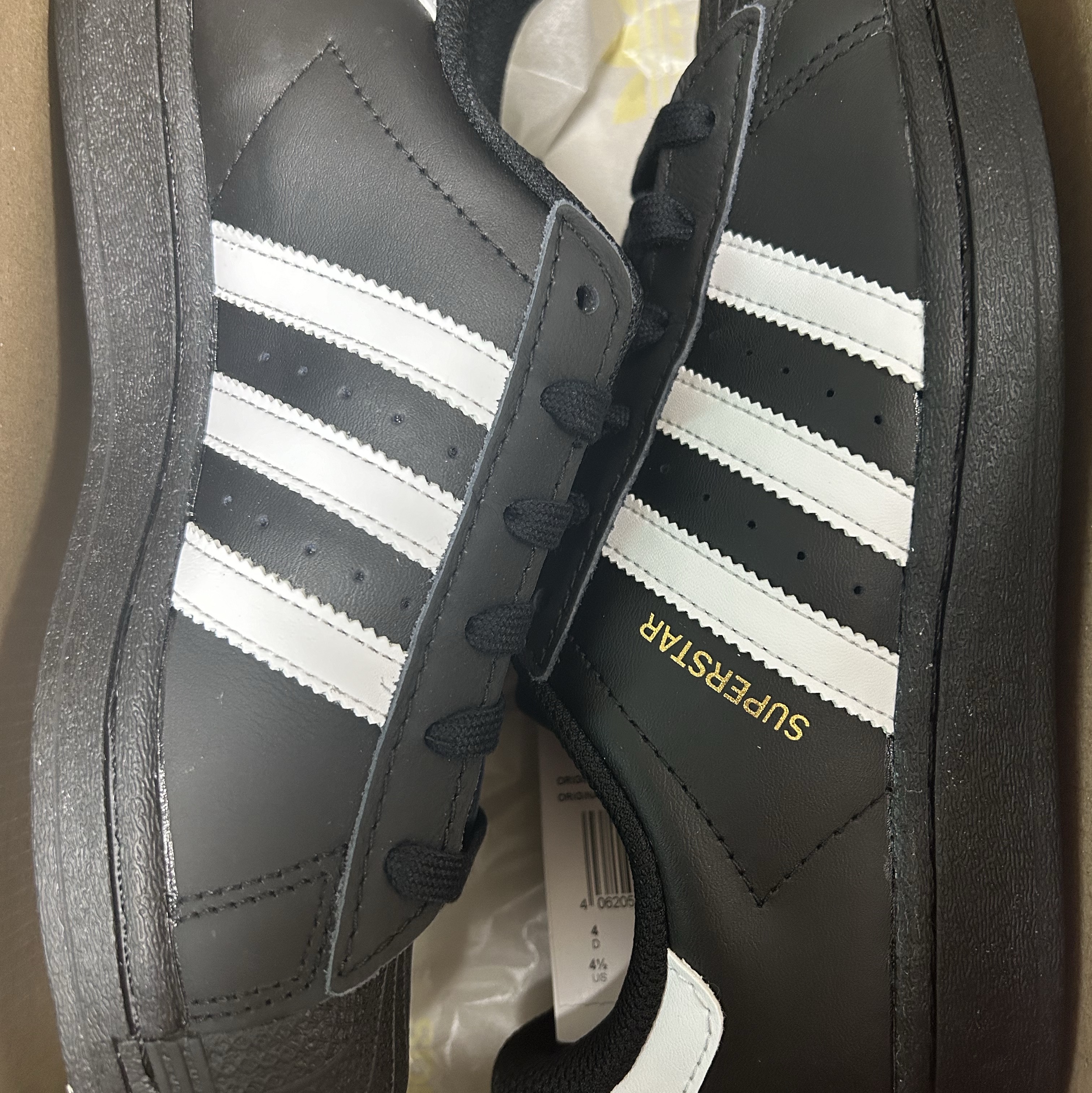 (J) Adidas Superstar Black White 착용 스타일