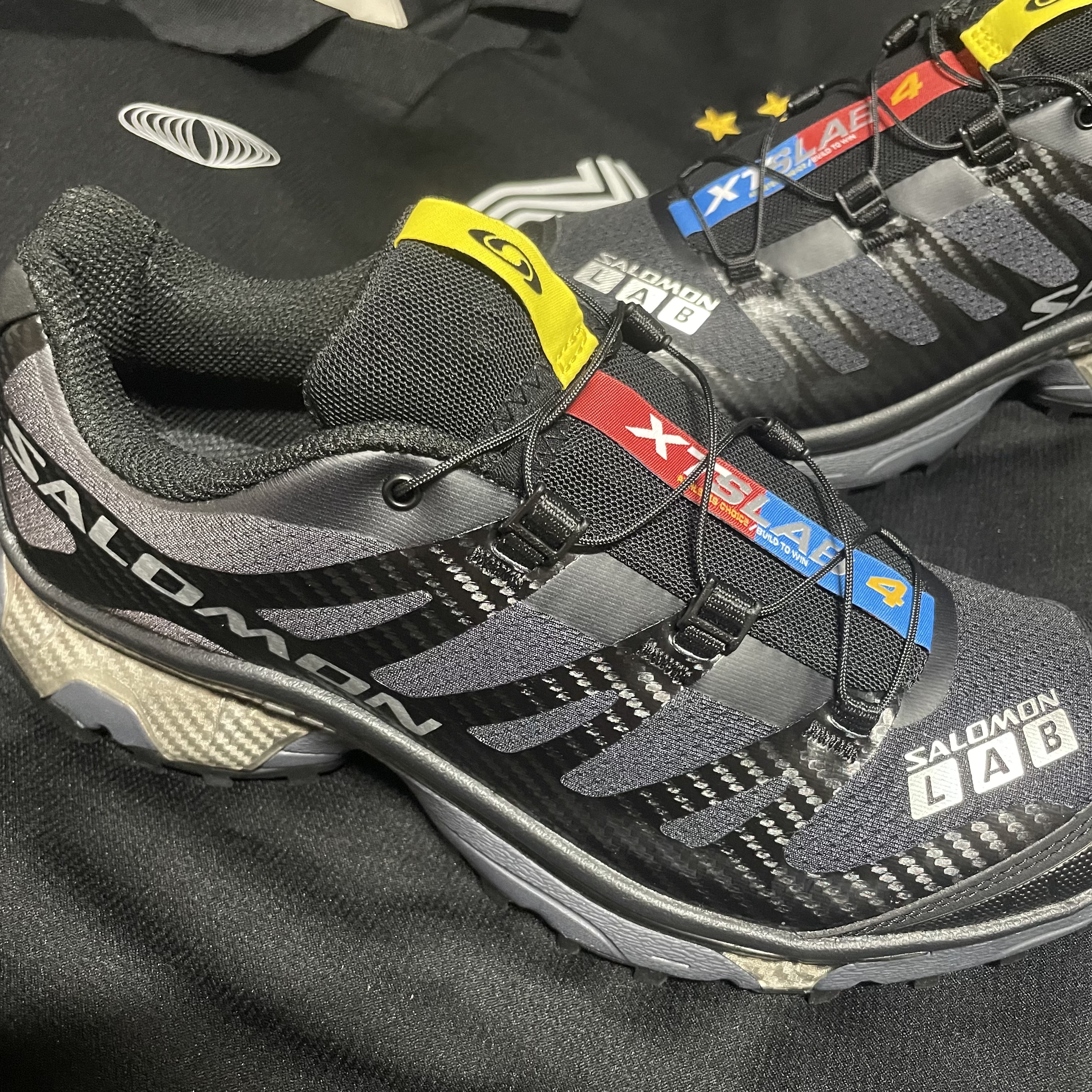 Salomon XT-4 Black Silver Metallic 착용 스타일