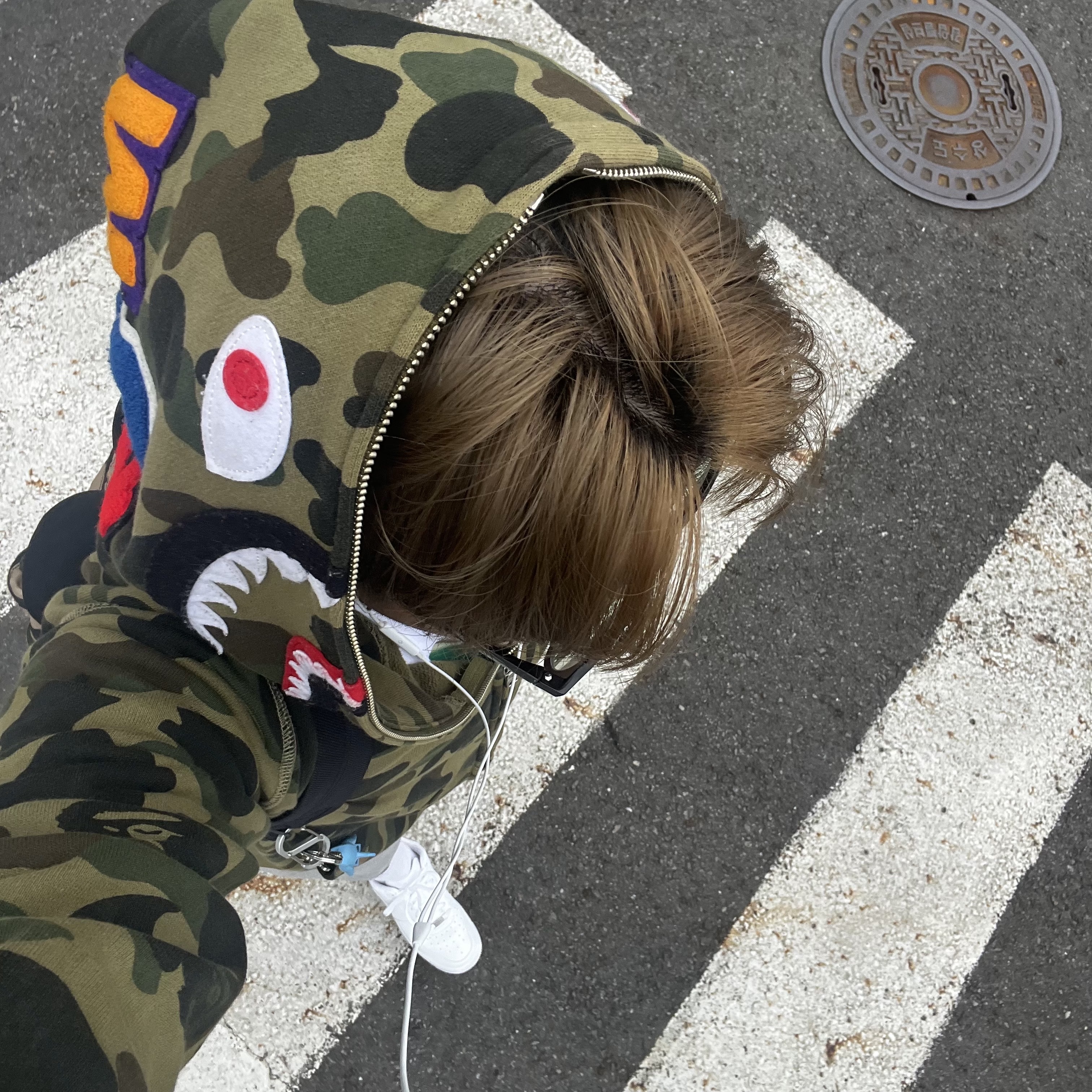 BAPE 1st Camo Shark Full Zip Hoodie Army Green, Nike Air Force 1 '07 Low White 착용 스타일 - 1