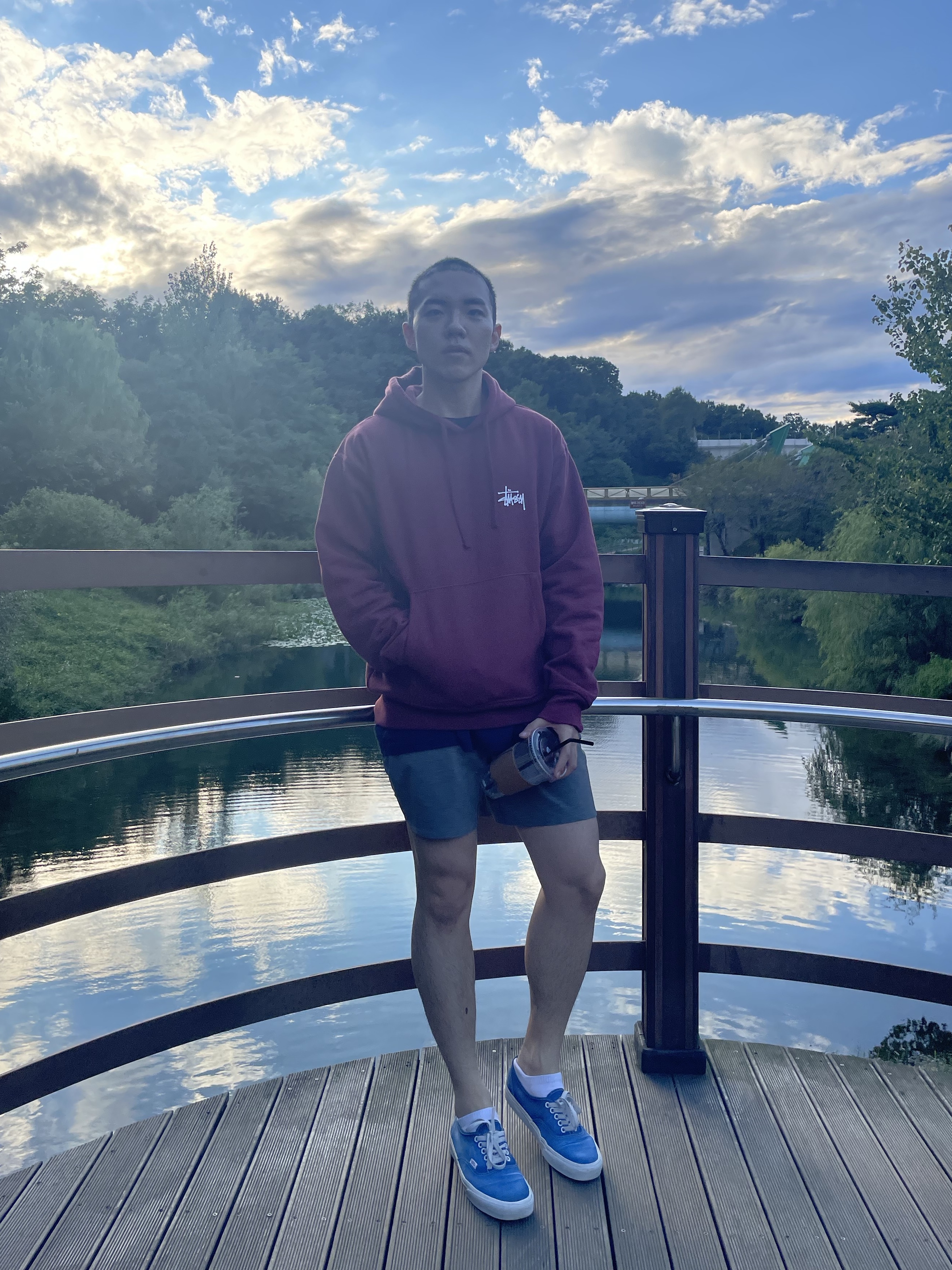 Stussy Basic Stussy Hoodie Oxblood 2024, Vans Authentic Wave Washed Blue 착용 스타일 - 1
