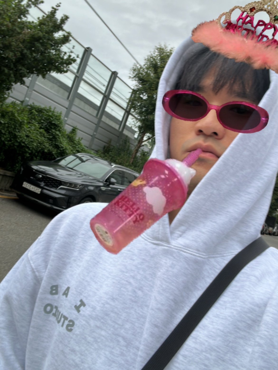 IAB Studio Hoodie Light Gray 착용 스타일 - 2