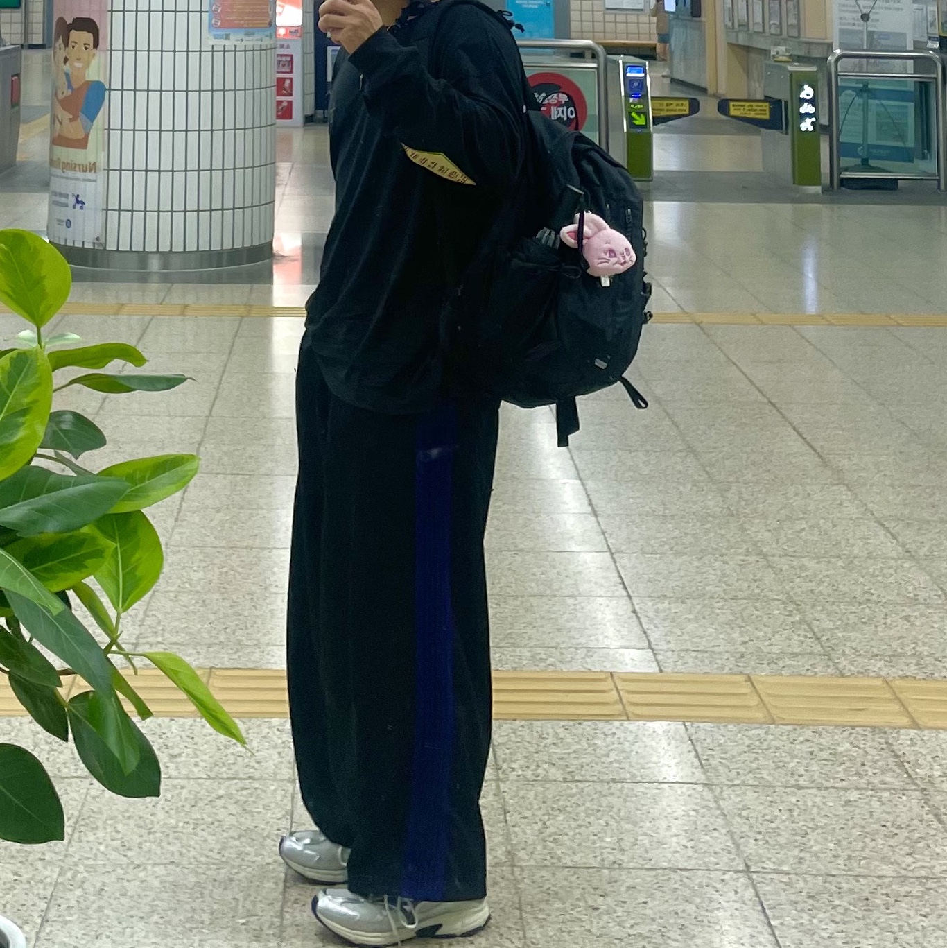 Needles H.D. Track Pants Poly Smooth Purple, NewJeans Tokki Merchandise Fluffy Keyring Pink 착용 스타일