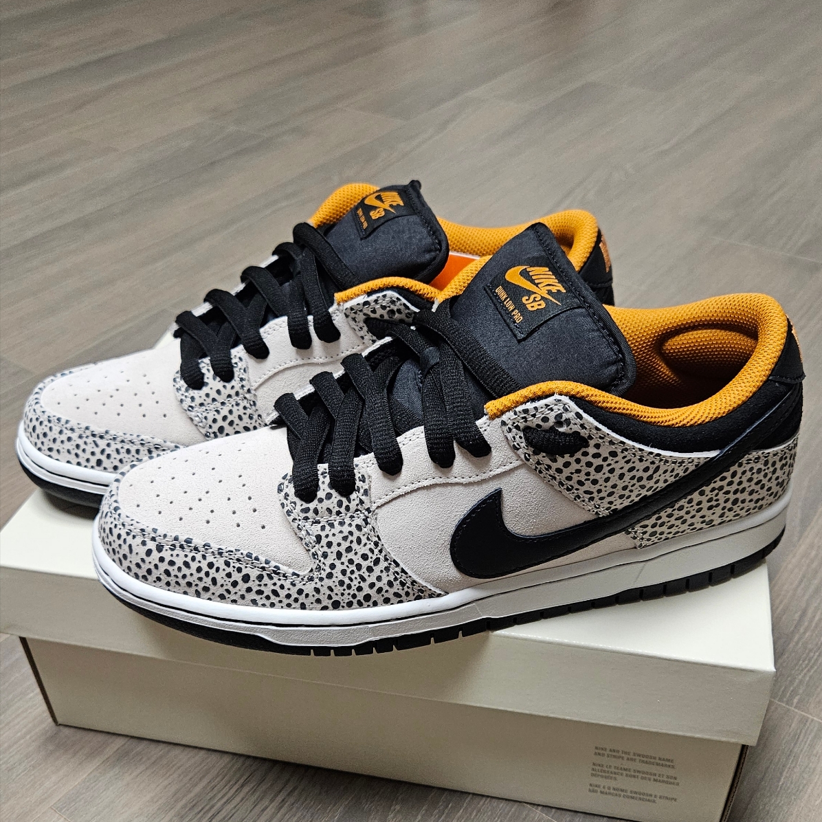Nike SB Dunk Low Pro Electric Phantom and Black 착용 스타일 - 1