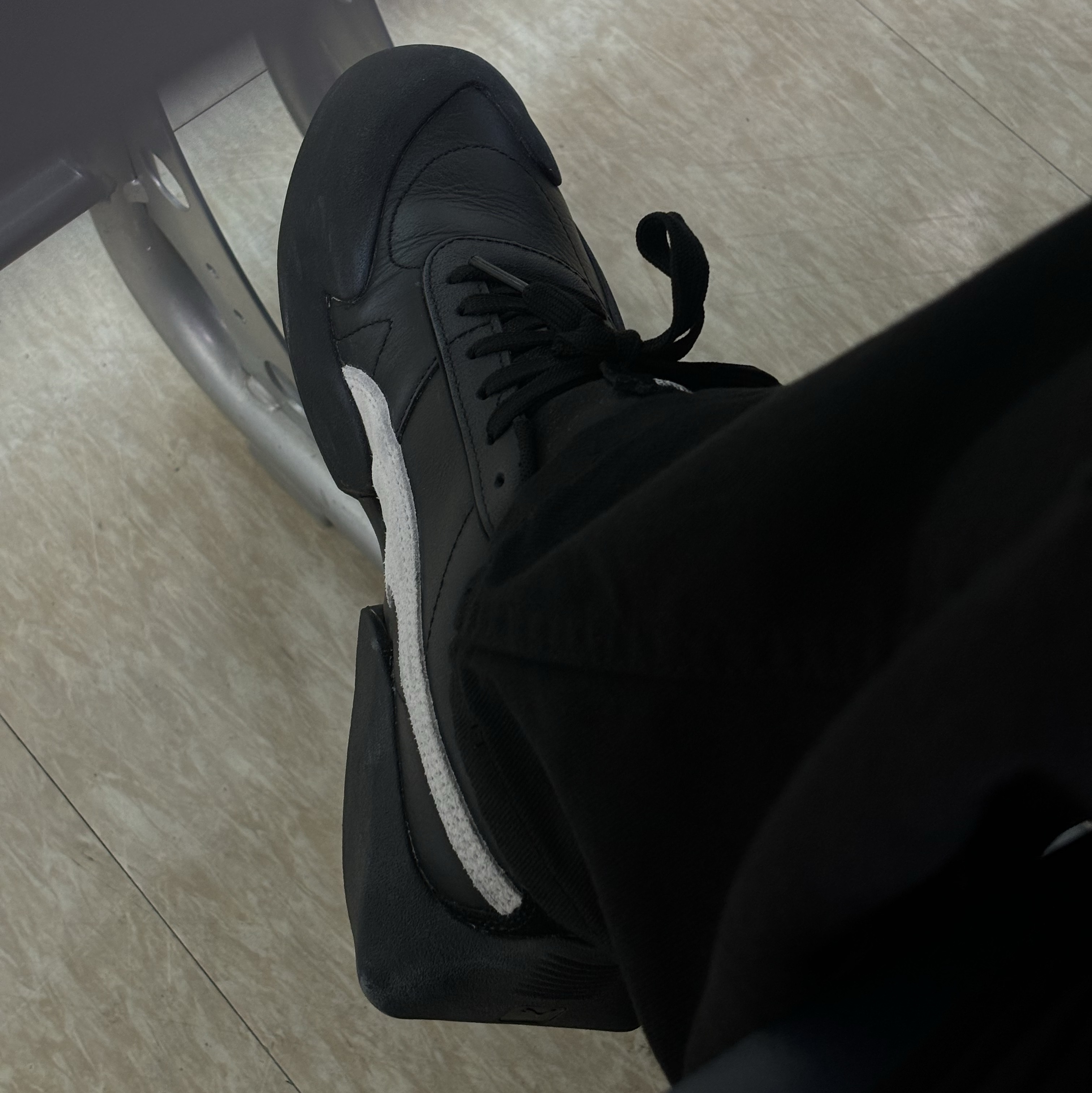 Puma Vaderon Clean Black White 착용 스타일