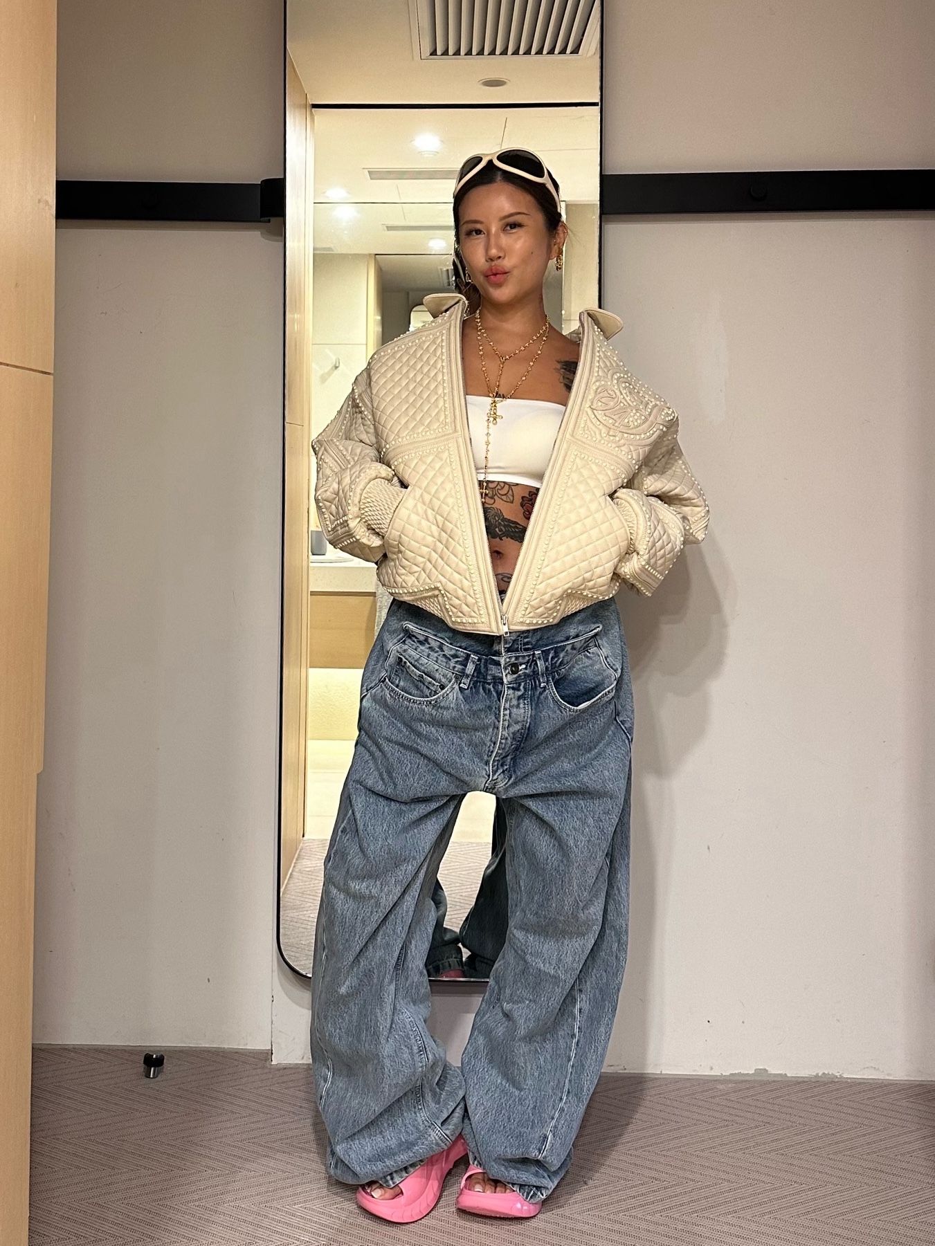 Supreme Studded Quilted Leather Jacket White - 22FW, Y/Project Multi Waist Jeans Whisker Blue - 23FW 착용 스타일 - 3