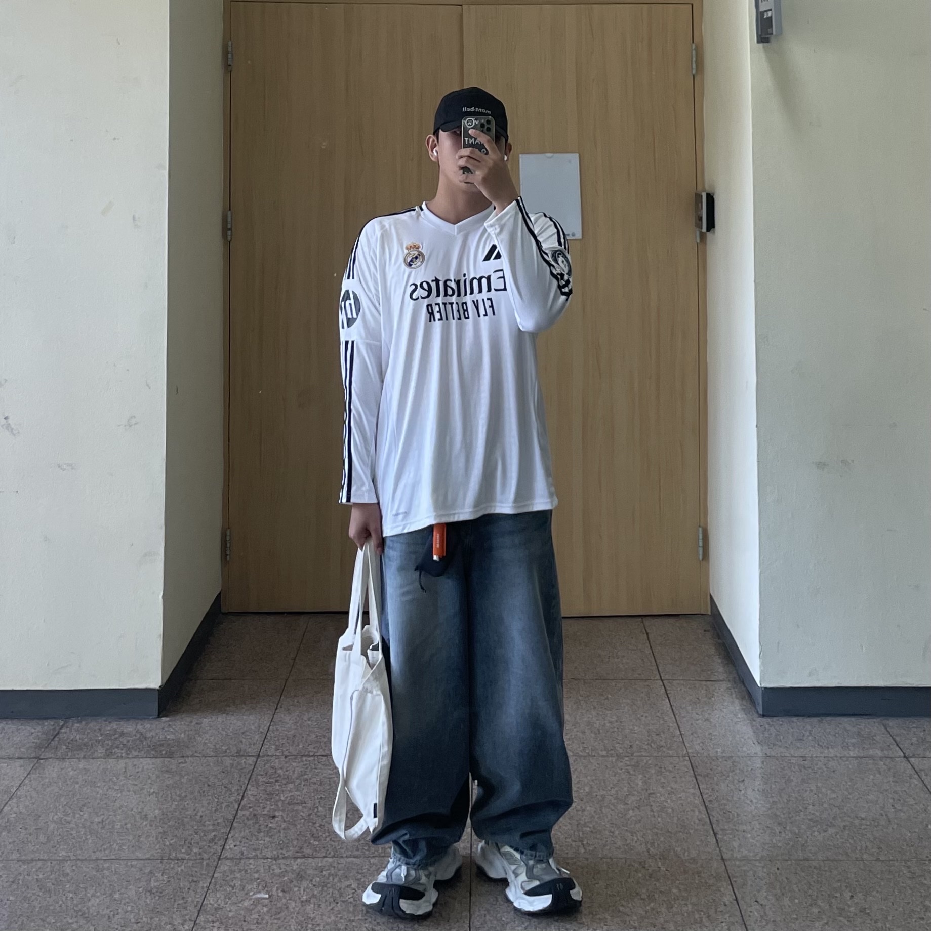 Adidas Real Madrid 2024/25 Home Long Sleeve Jersey White - KR Sizing (Non Marking Ver.), Balenciaga Cargo Sneakers White Grey 착용 스타일 - 1