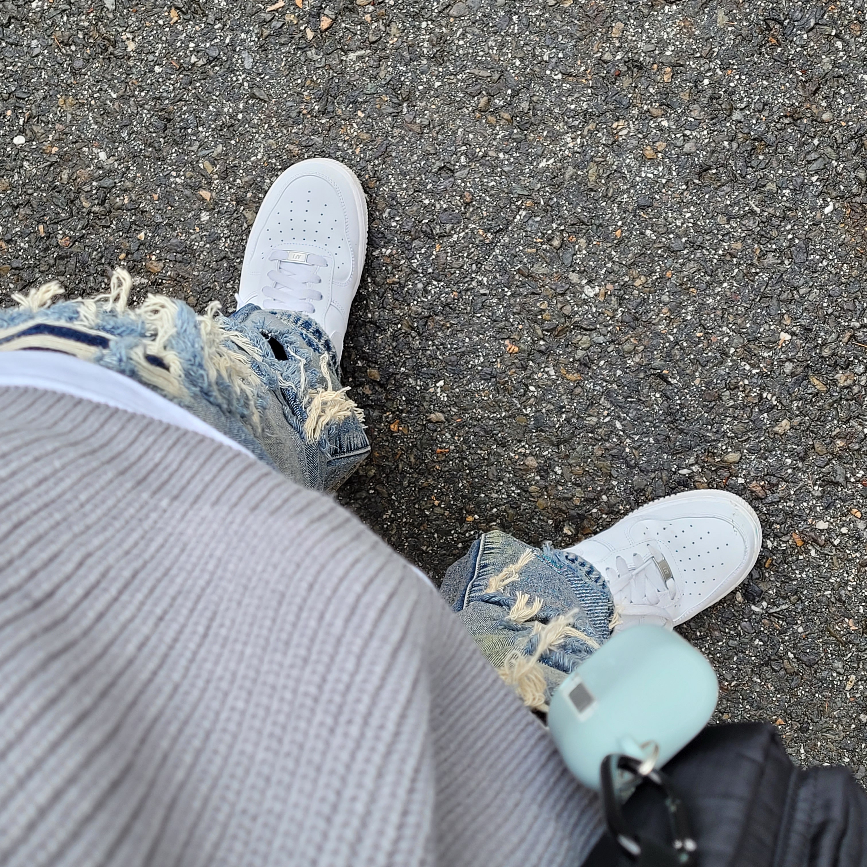Nike Air Force 1 '07 Low White, Stussy 8 Ball Keychain Black 착용 스타일 - 7