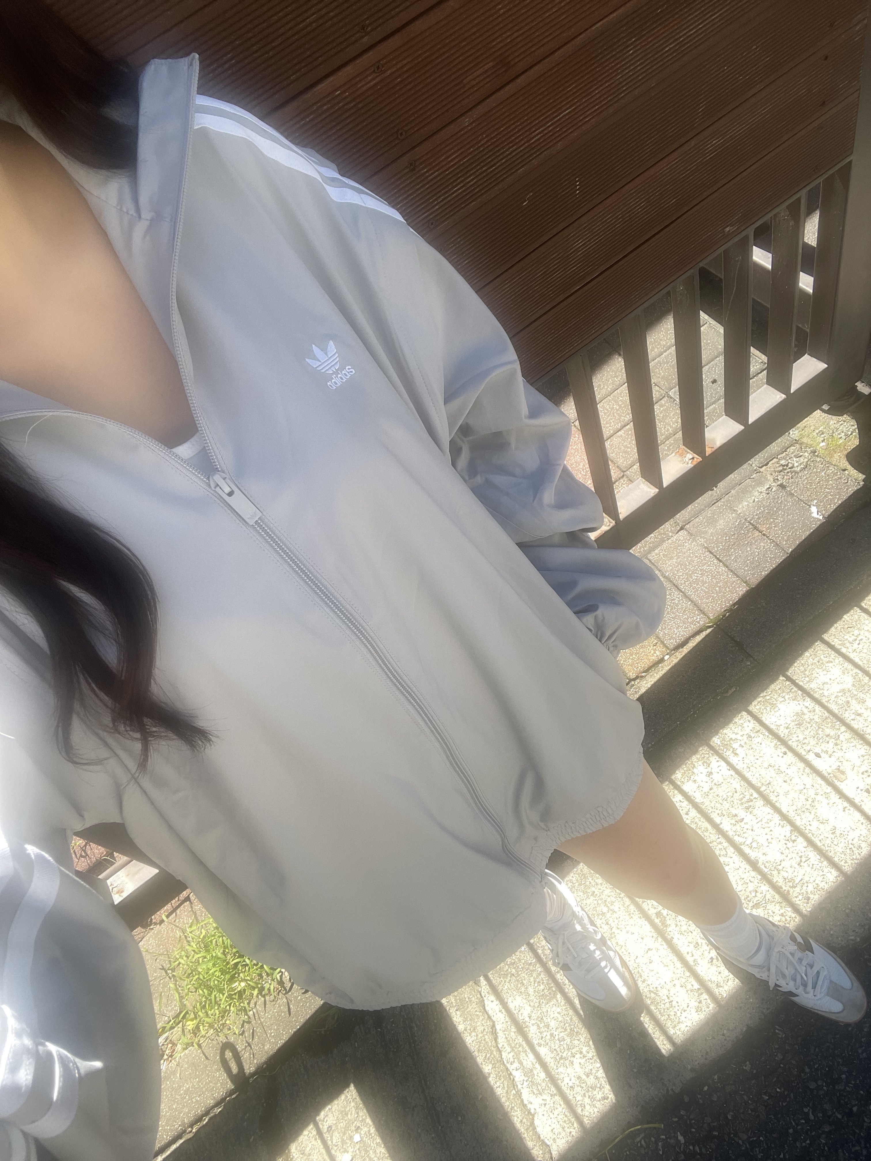 (W) Adidas Adilenium Season 2 Oversized Zip Track Top Gender Neutral Grey Two - KR Sizing, Adidas x Sporty & Rich Samba Cloud White Legend Ink 착용 스타일 - 2