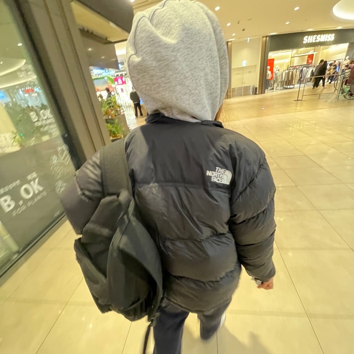 Stussy Basic Stussy Hoodie Ash Heather 2023, Carhartt 21L Classic Backpack Black 착용 스타일