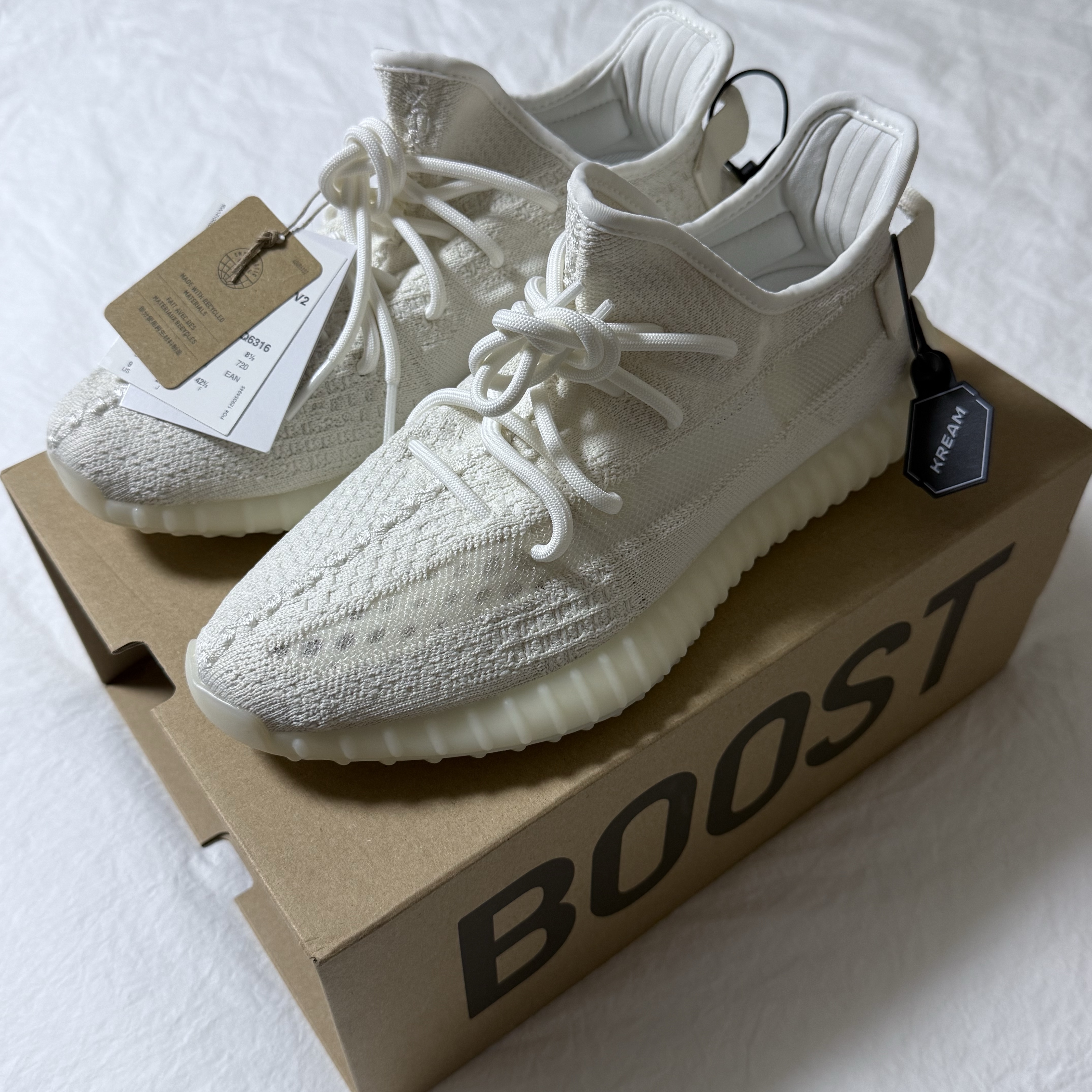 Adidas Yeezy Boost 350 V2 Bone 착용 스타일 - 1
