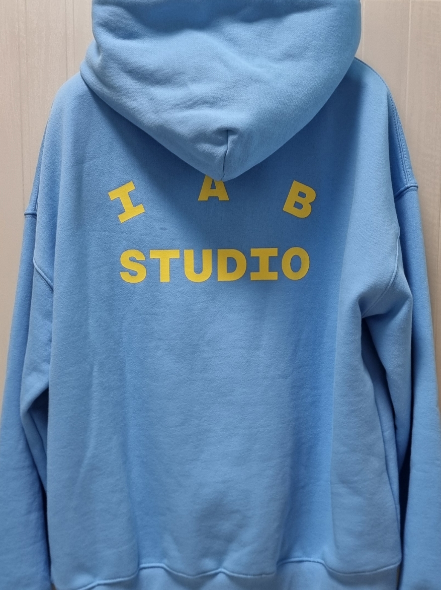 IAB Studio Hoodie Sky Blue Lemon, Jordan 1 Retro UNC 착용 스타일 - 4