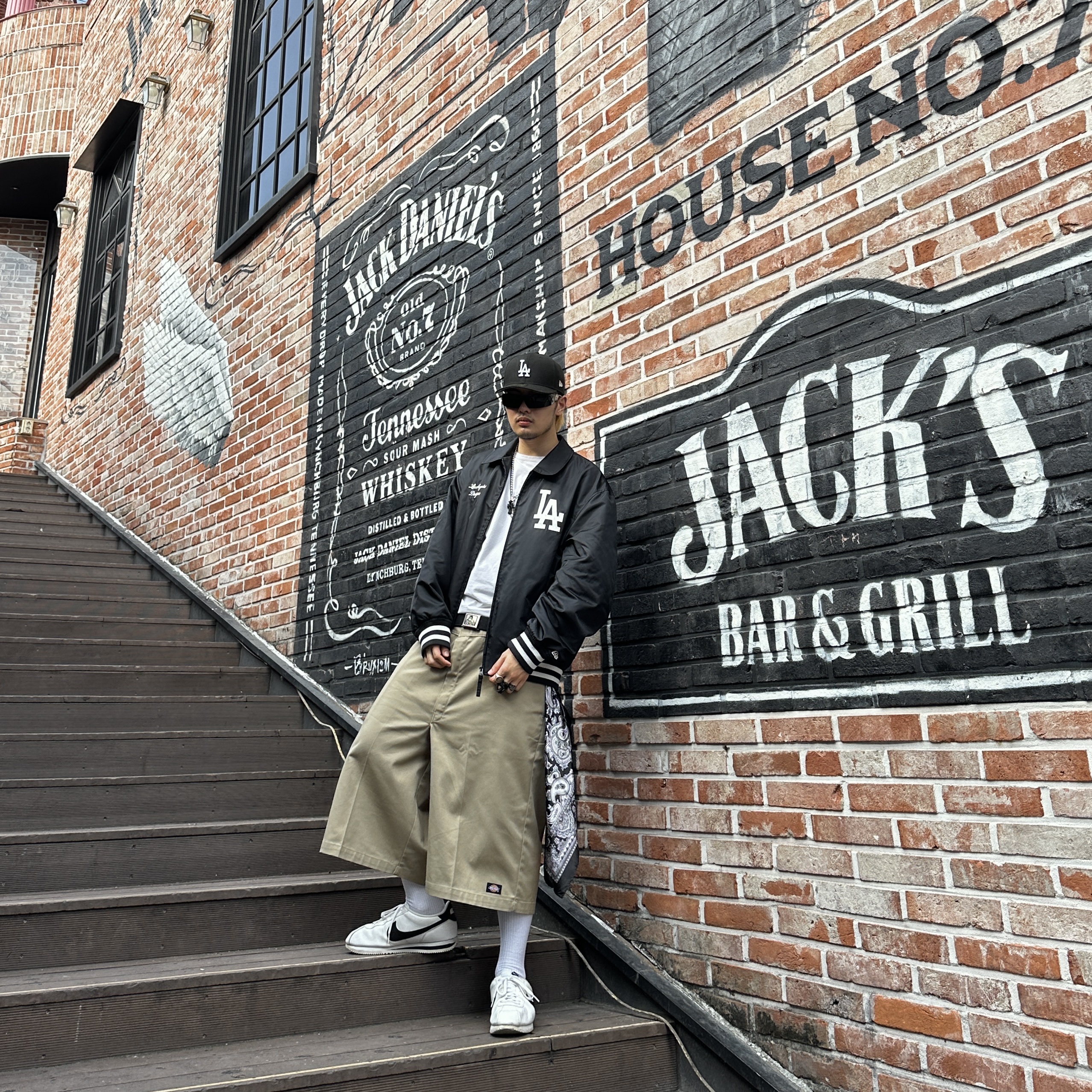 Nike Cortez White Black, Dickies Loose Fit 13 Inch Flat Front Work Shorts Khaki 착용 스타일 - 4