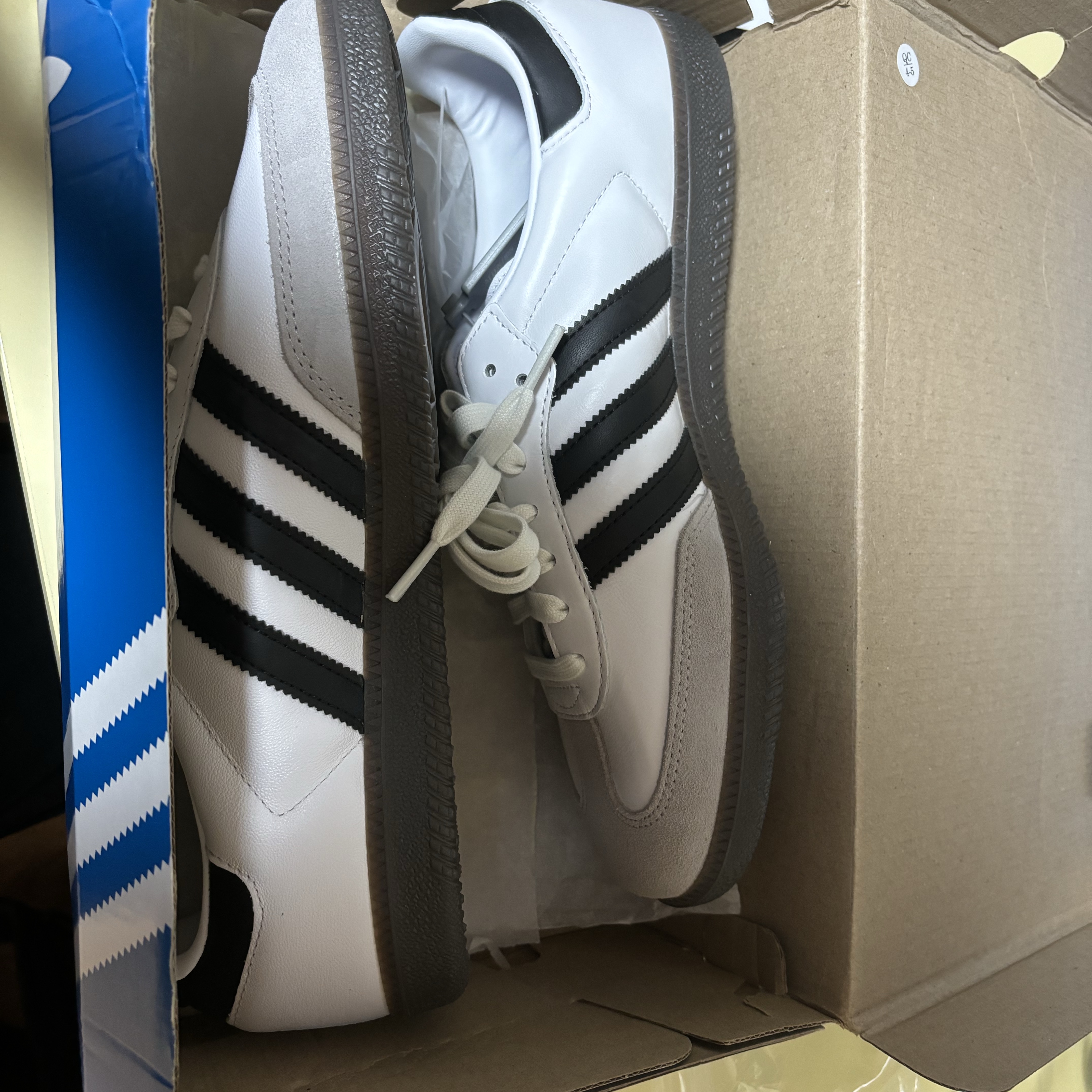 Adidas Samba OG Cloud White 착용 스타일