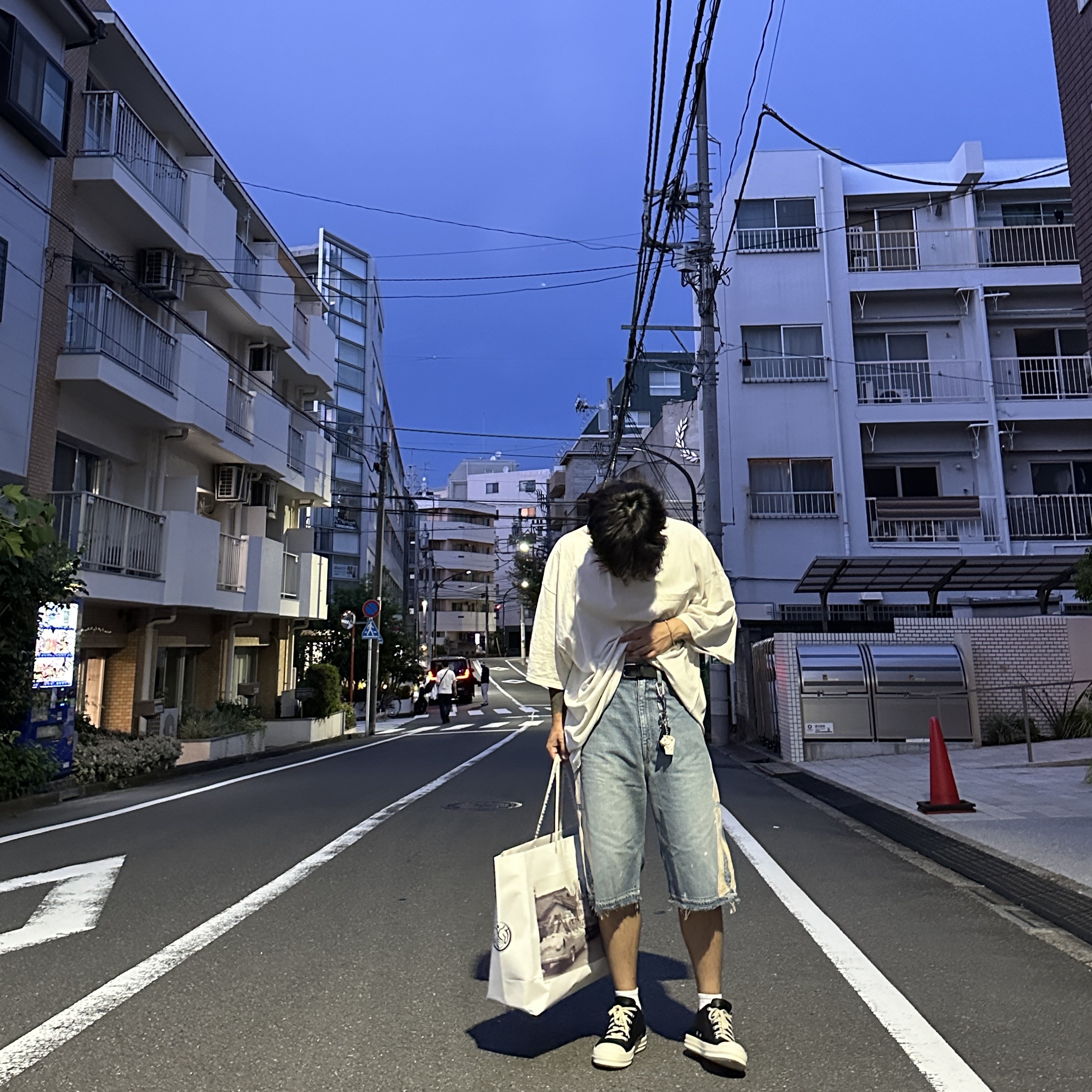Kapital Cotton Sheeting Two Tone Big Pocket Bone T-Shirt Tricolor, Kapital 14 oz. Denim 5P Bone Embroidery Short Pants Indigo (Processing) 착용 스타일 - 2