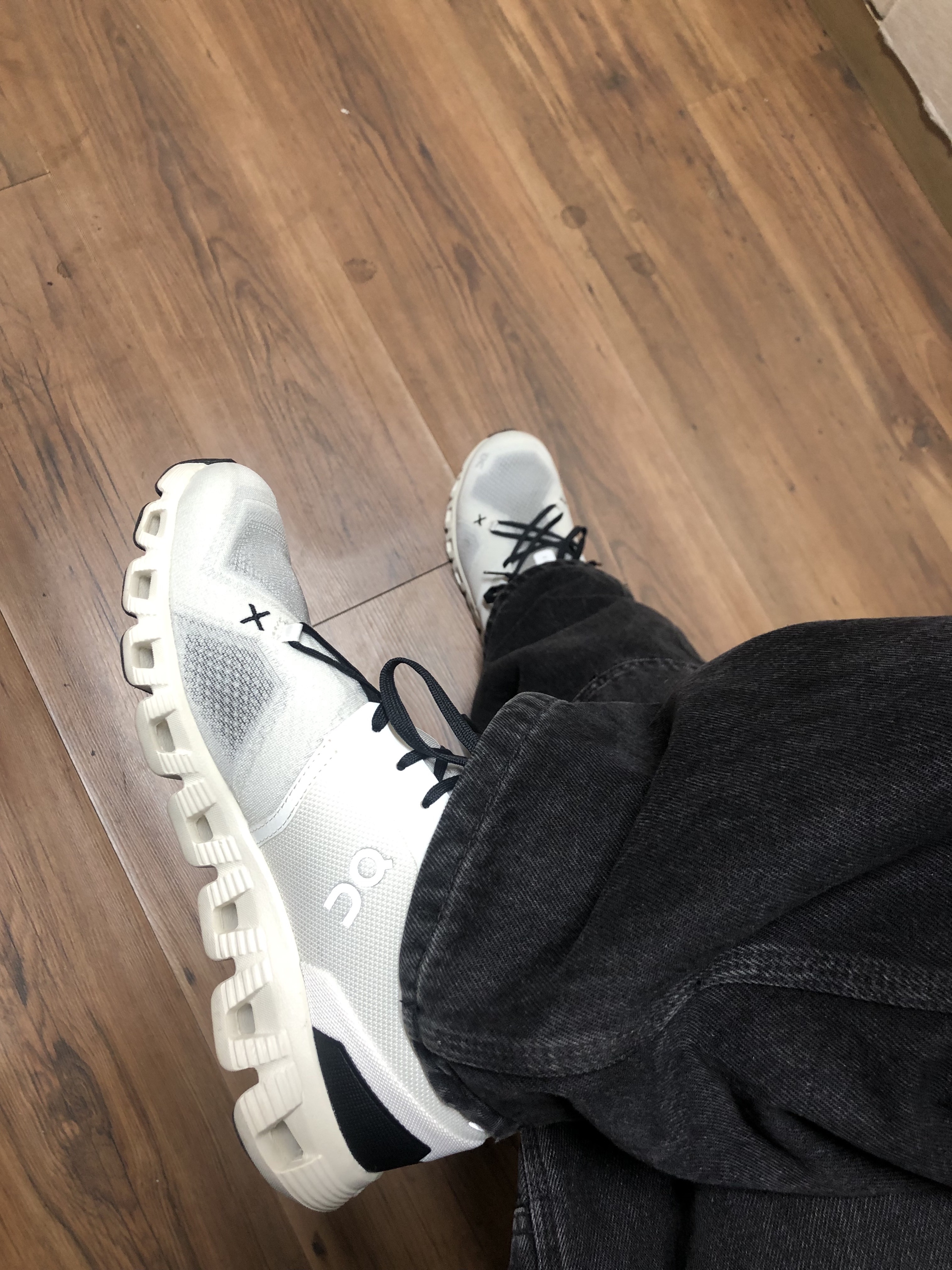On Running Cloud X 3 Ivory Black 착용 스타일