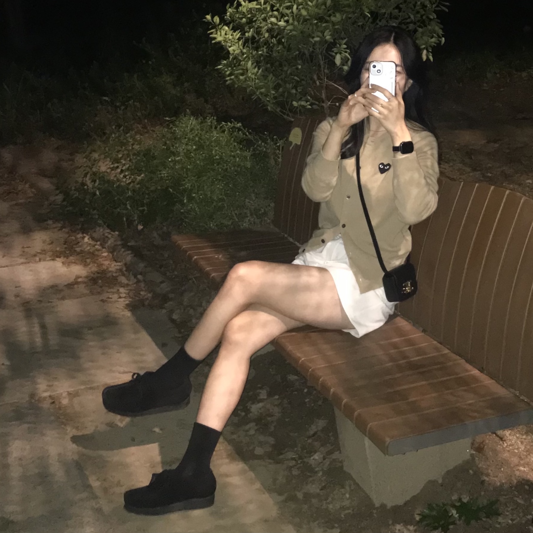 (W) Play Comme des Garcons Black Heart Knit Cardigan Beige, (W) Clarks Wallabee Black Suede 착용 스타일 - 1