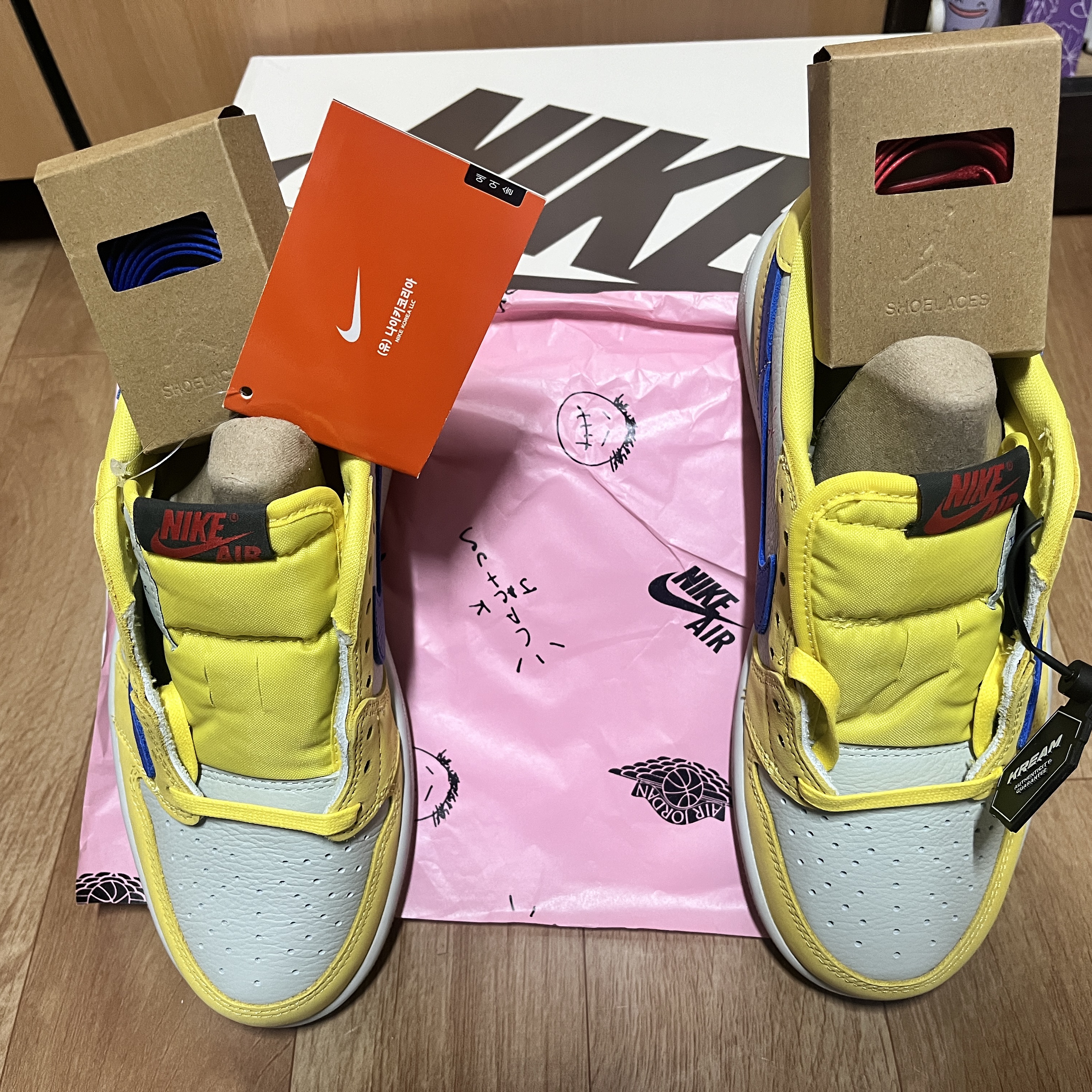 (W) Jordan 1 x Travis Scott Retro Low OG SP Canary 착용 스타일 - 1