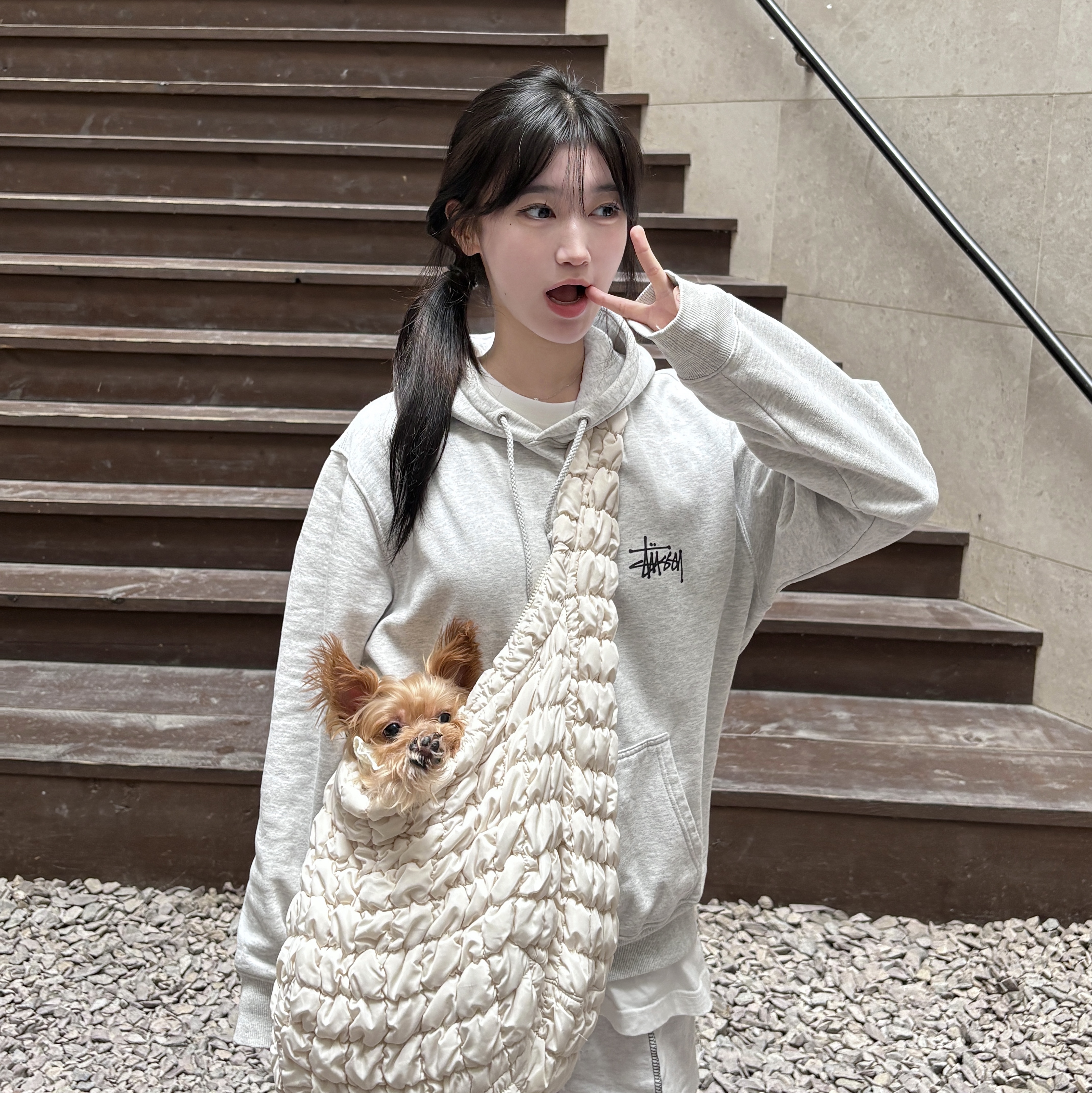 Stussy Basic Stussy Hoodie Ash Heather, COS Quilted Oversized Shoulder Bag Off White Light Beige 착용 스타일