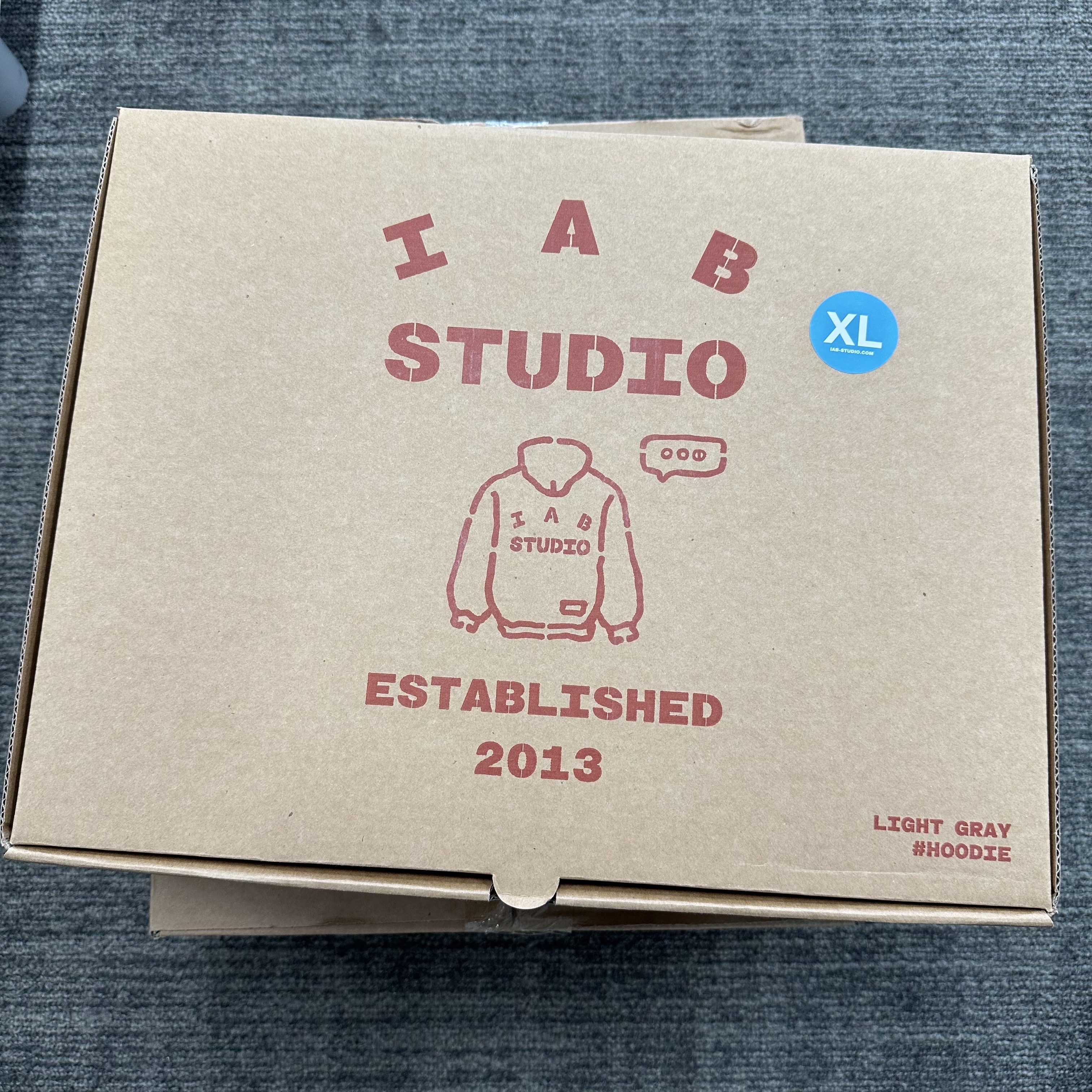 IAB Studio Hoodie Light Gray 착용 스타일 - 2
