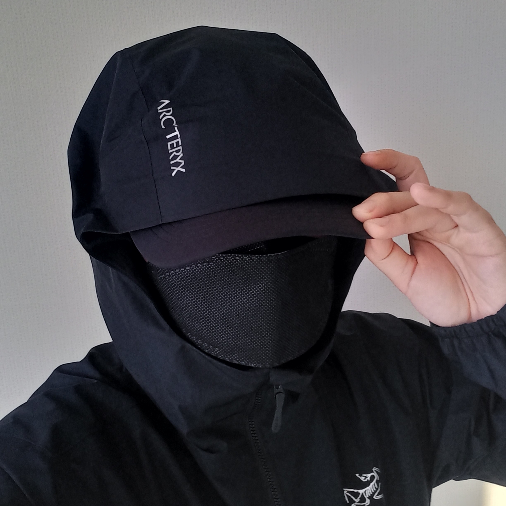 Arc'teryx Small Bird Cap Black, Arc'teryx Solano Hoody Black 착용 스타일 - 3
