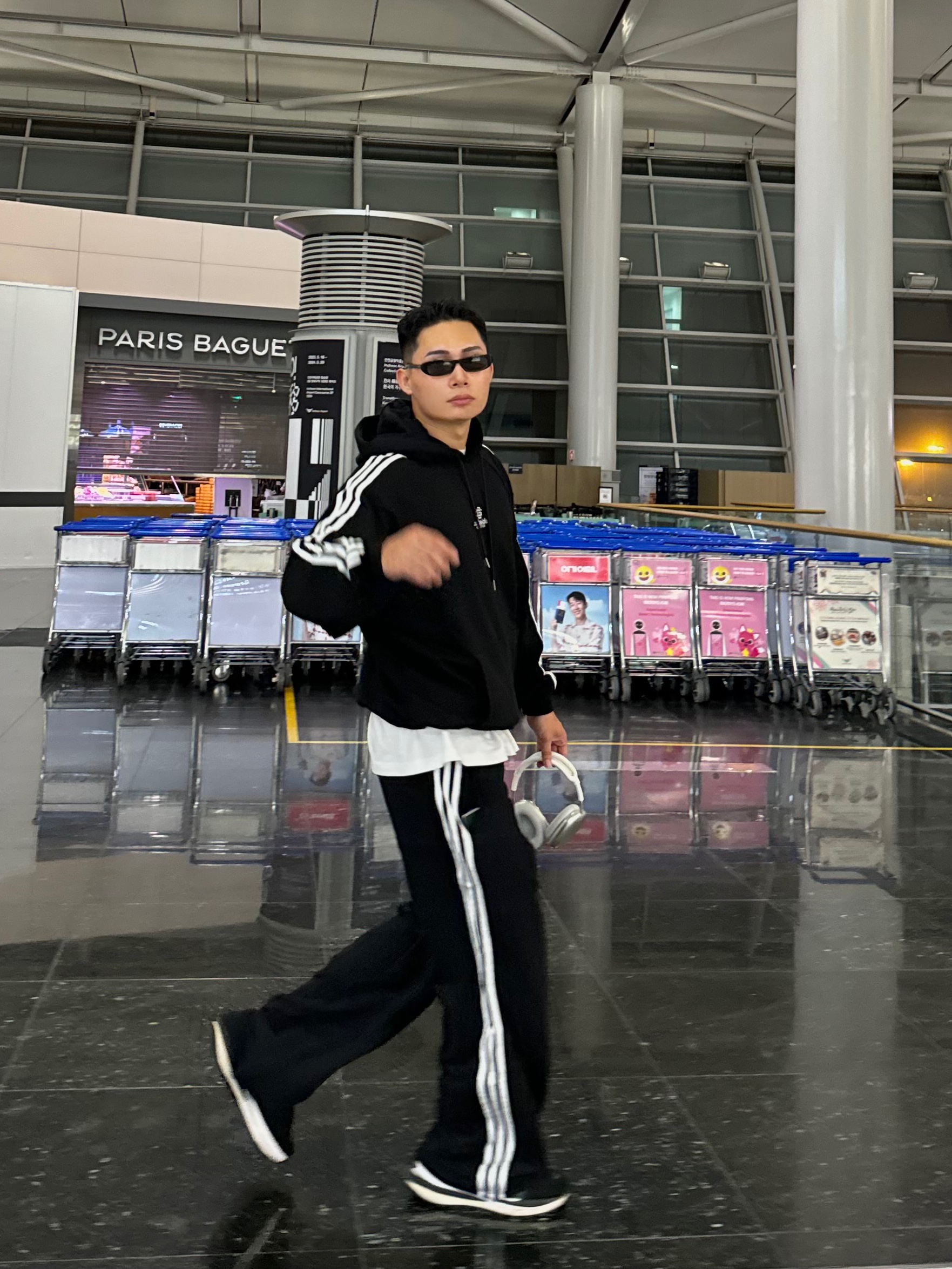 Gentle Monster x Maison Margiela MM107 Black Black, Nike x Sacai VaporWaffle Black White 착용 스타일 - 3