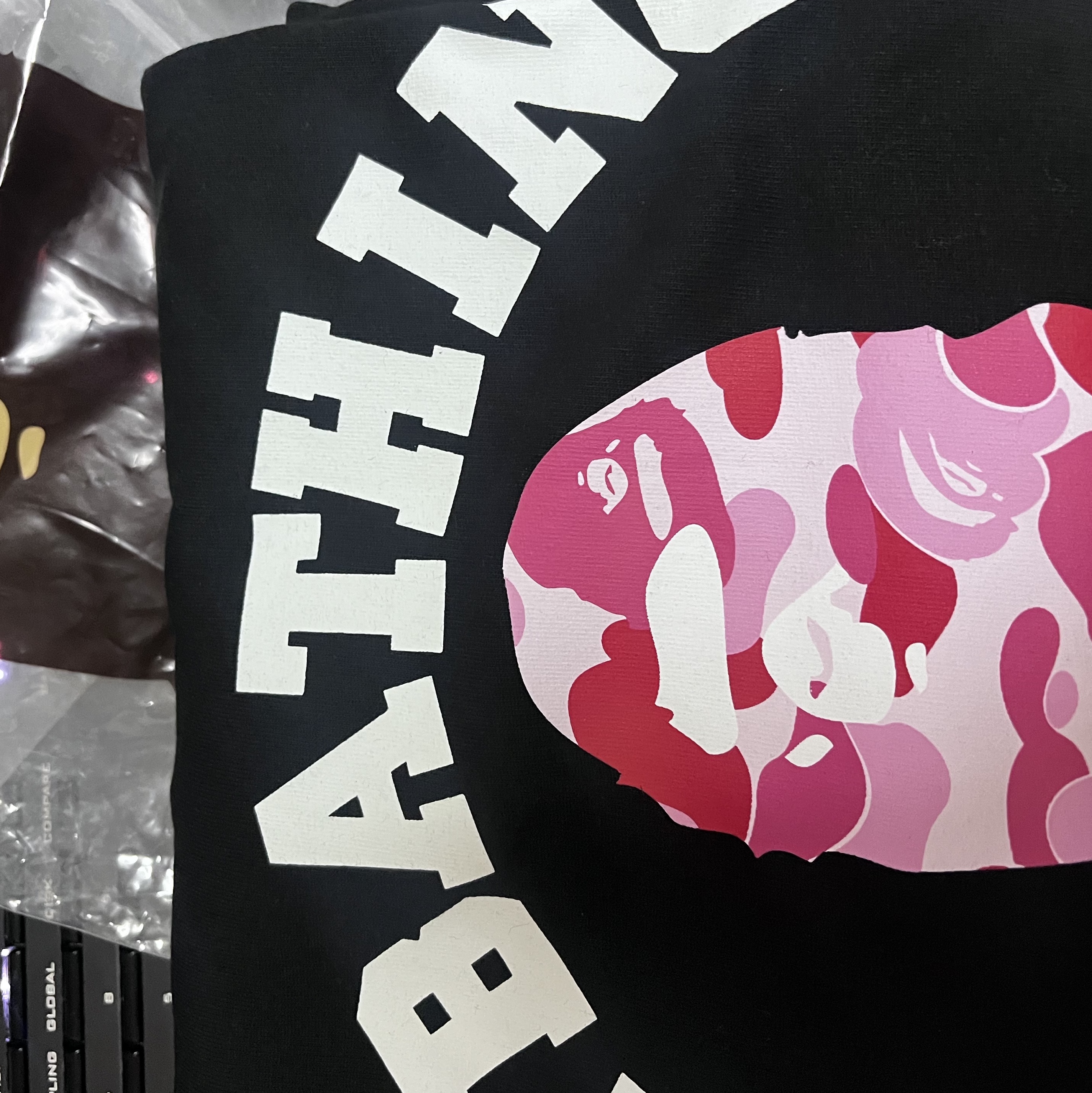 BAPE ABC Camo College T-Shirt Black Pink 착용 스타일