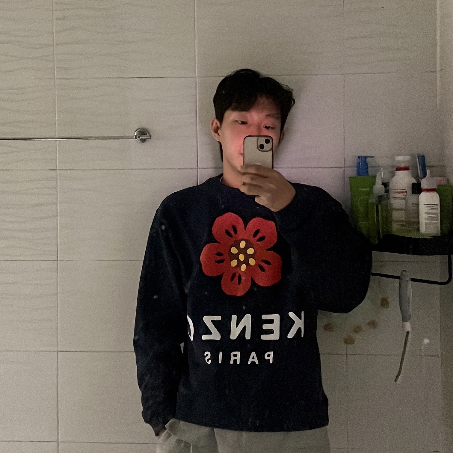 Kenzo Boke Flower Sweatshirt Midnight Blue 착용 스타일