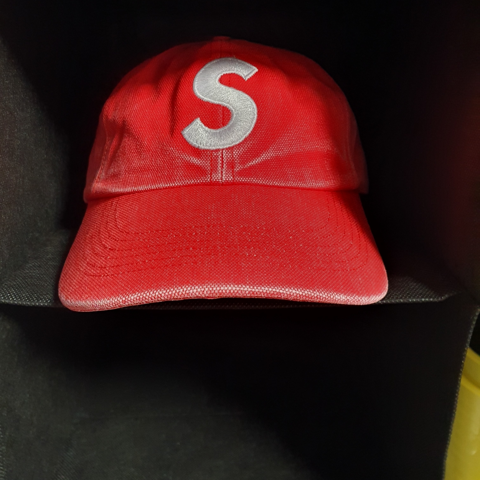 Supreme Pigment Canvas S Logo 6-Panel Red - 23SS 착용 스타일