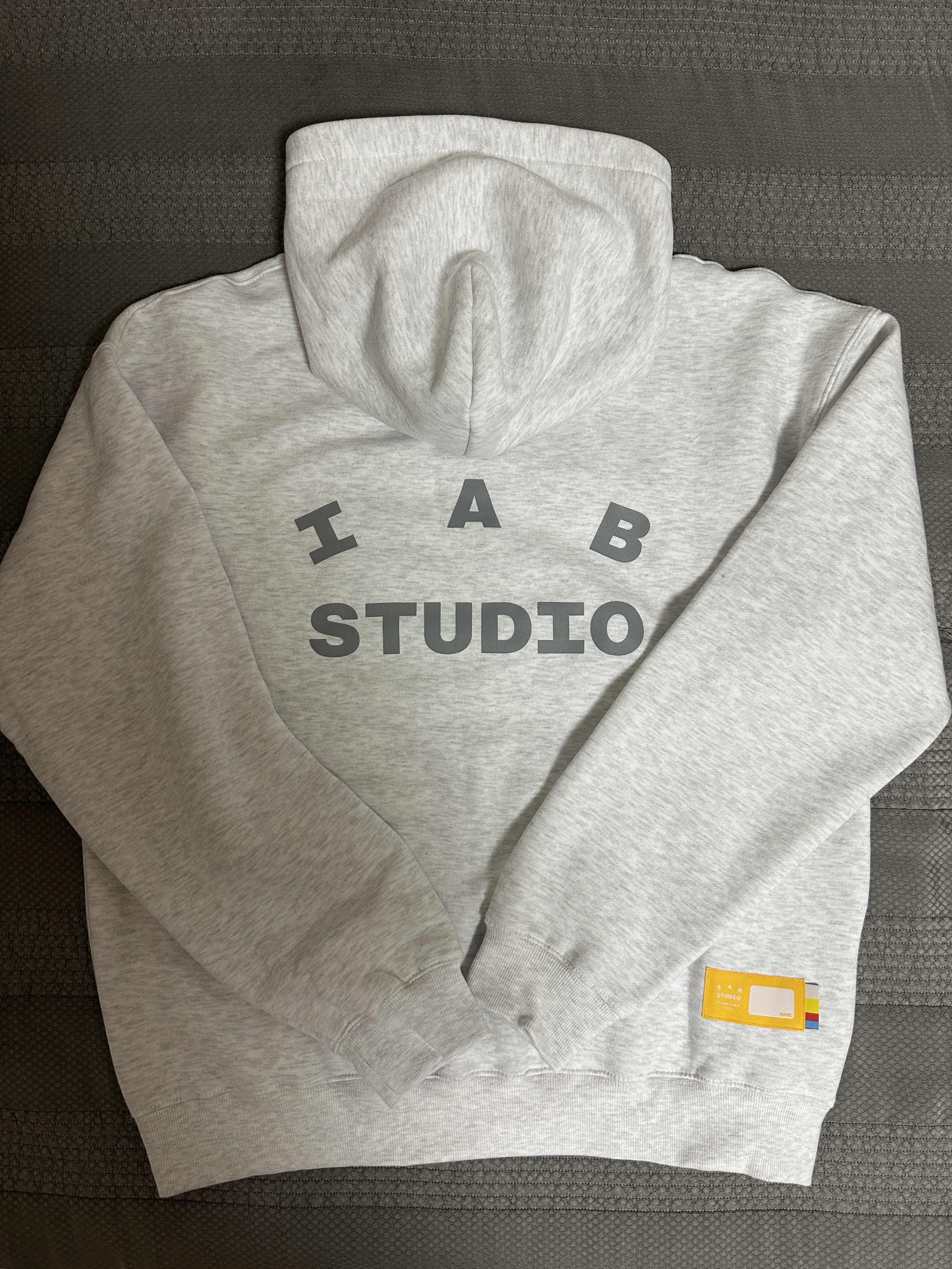 IAB Studio Hoodie Light Gray 착용 스타일 - 2