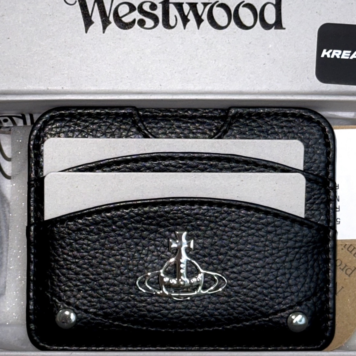 Vivienne Westwood Re-Vegan Grain Half Moon Card Holder Black 착용 스타일 - 1