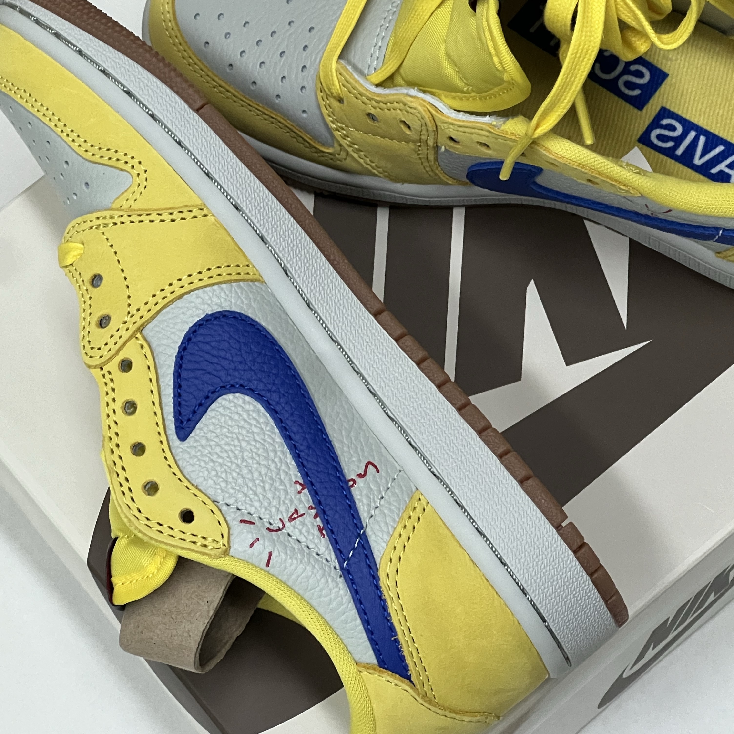 (W) Jordan 1 x Travis Scott Retro Low OG SP Canary 착용 스타일