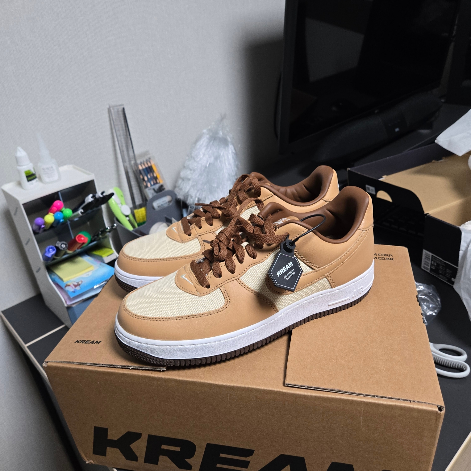 Nike Air Force 1 Low QS Acorn 2021 착용 스타일 - 2