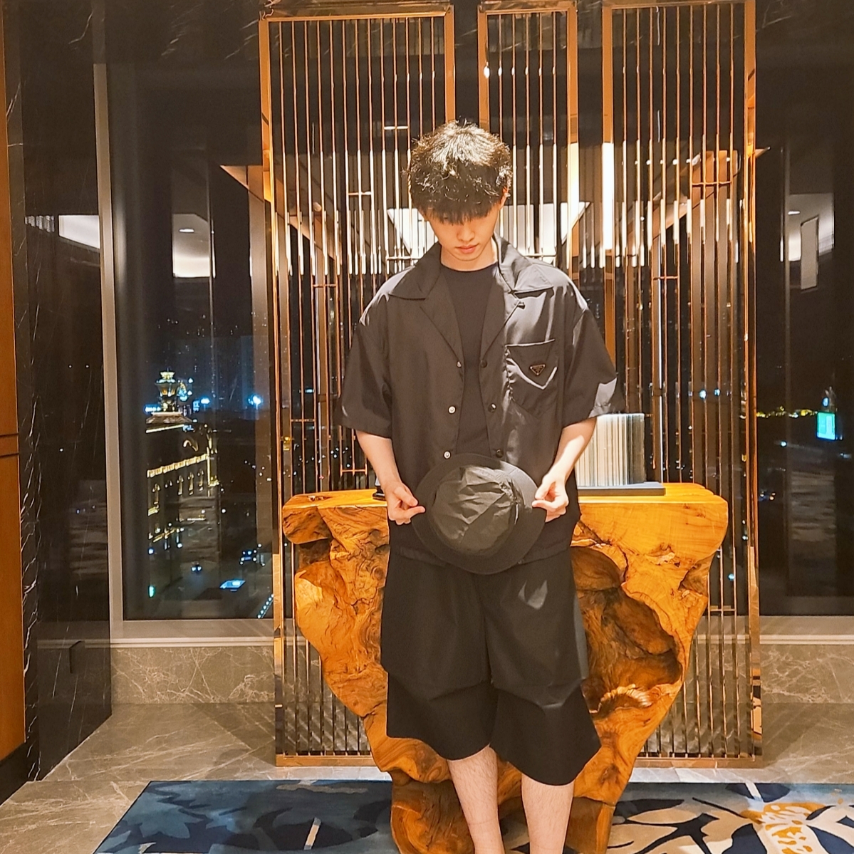 Nonnod Alpine Carpenter Shorts Matt Black 착용 스타일 - 2