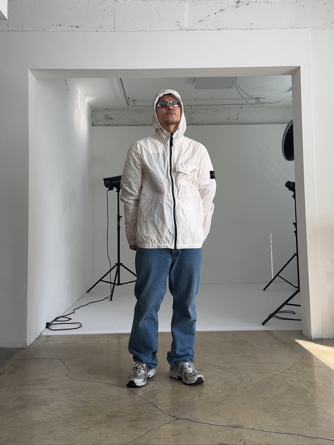 Stone Island 12402 Naslan Light Garment Dyed Hooded Overshirt White - 22SS 착용 스타일 - 1