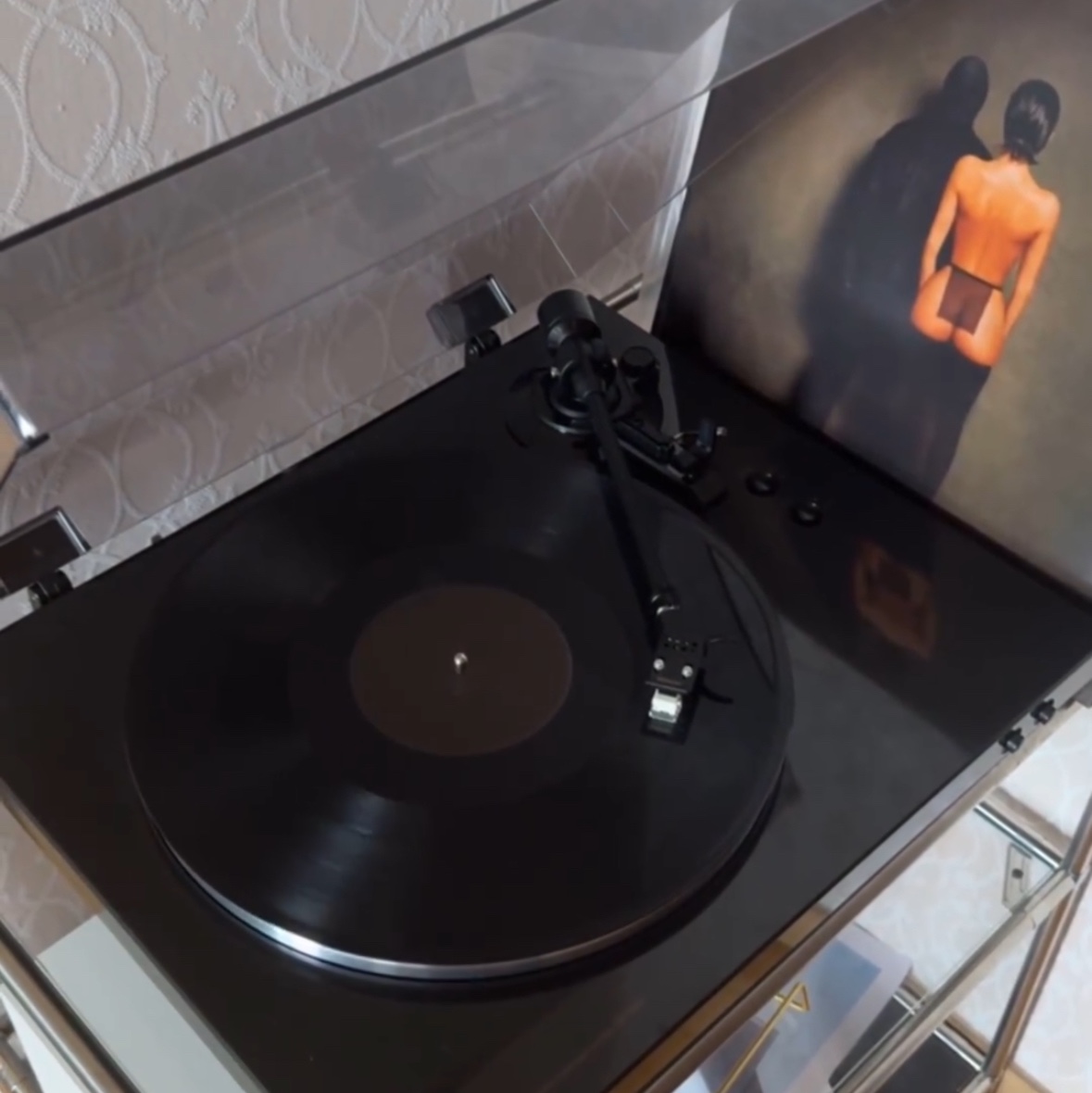 Kanye West Vultures Vinyl Black 착용 스타일