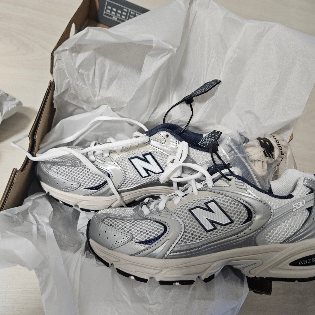 New Balance 530 Steel Grey 착용 스타일 - 2