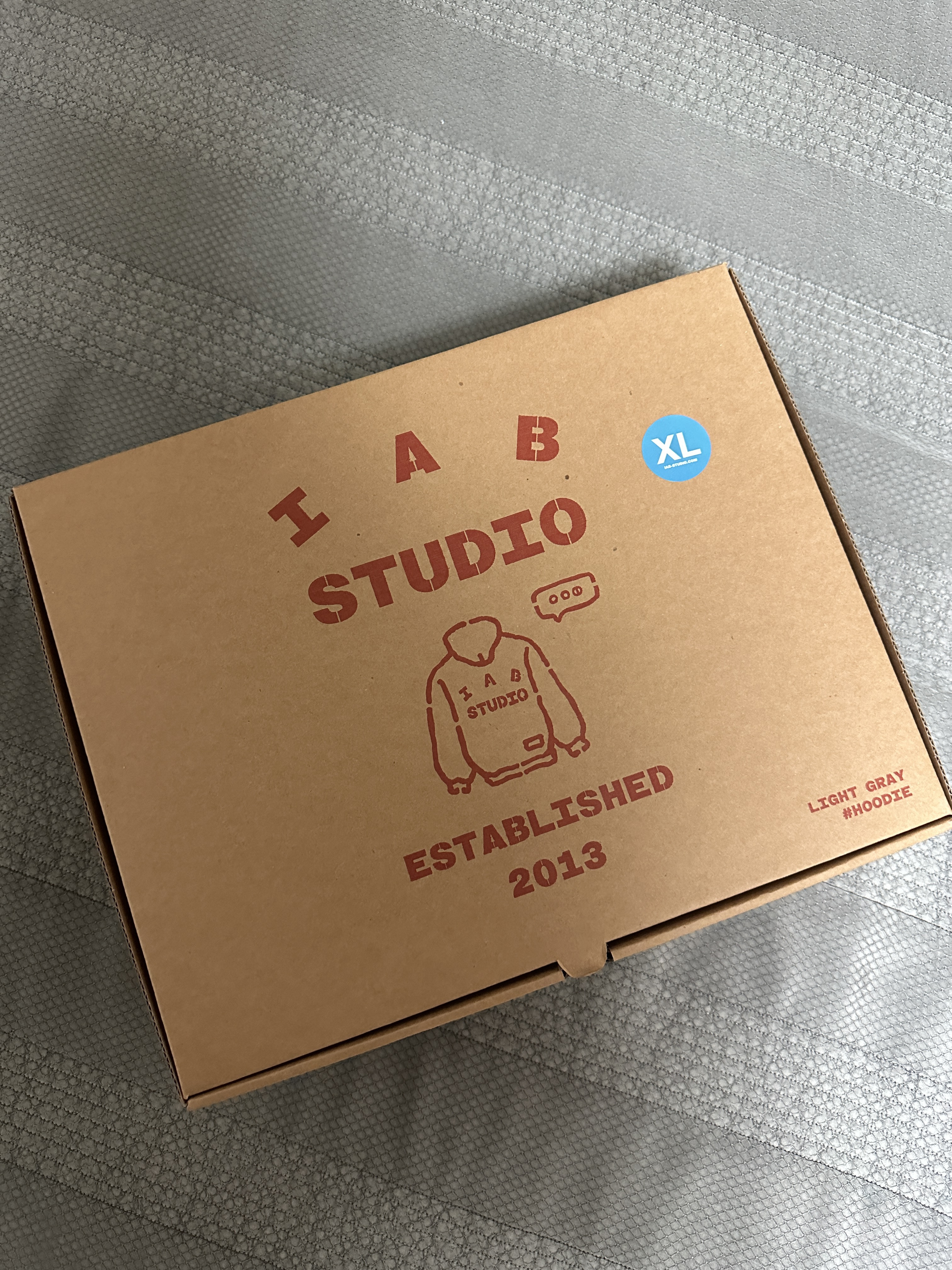 IAB Studio Hoodie Light Gray 착용 스타일 - 3