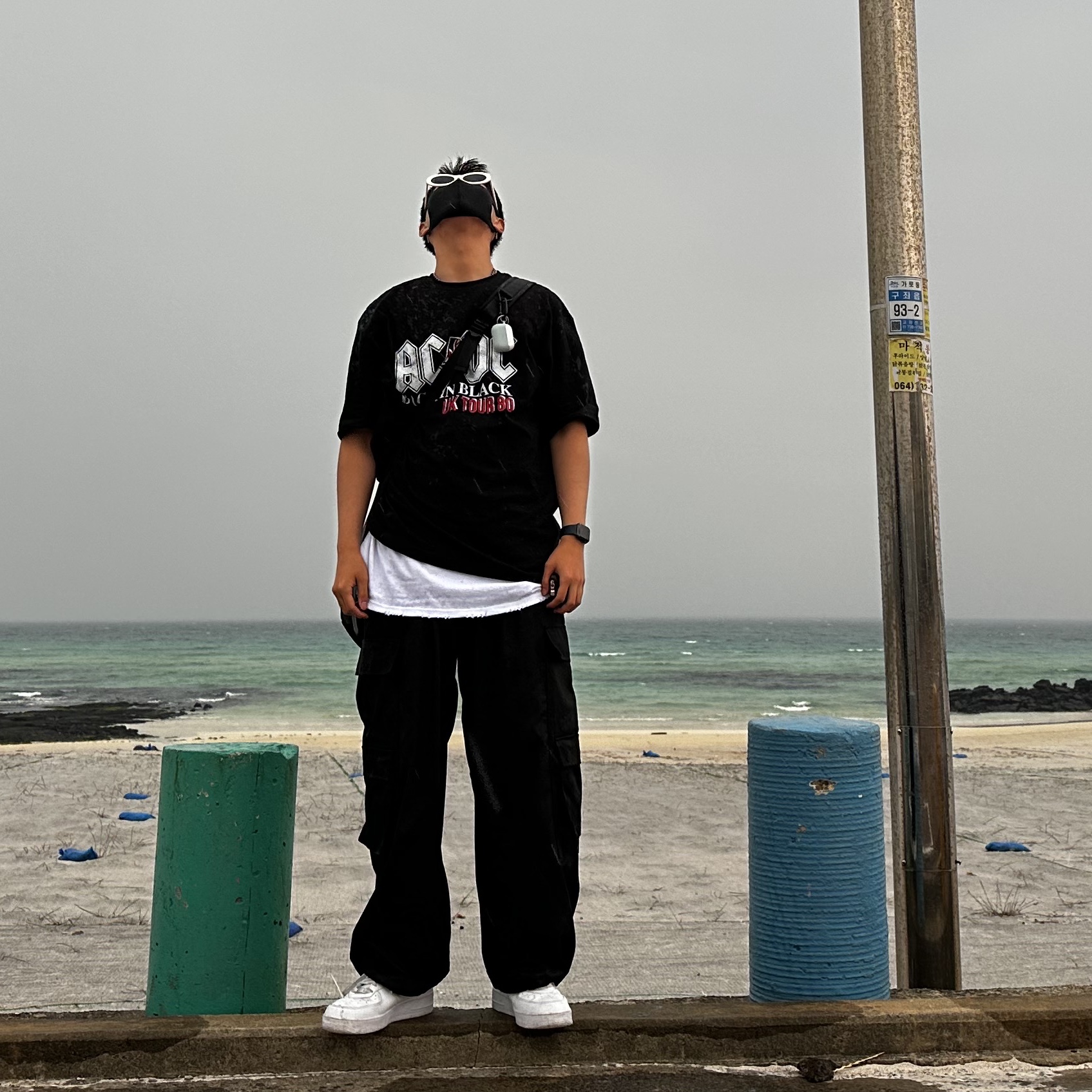 Nike Air Force 1 '07 Low White, Stussy 8 Ball Keychain Black 착용 스타일 - 6