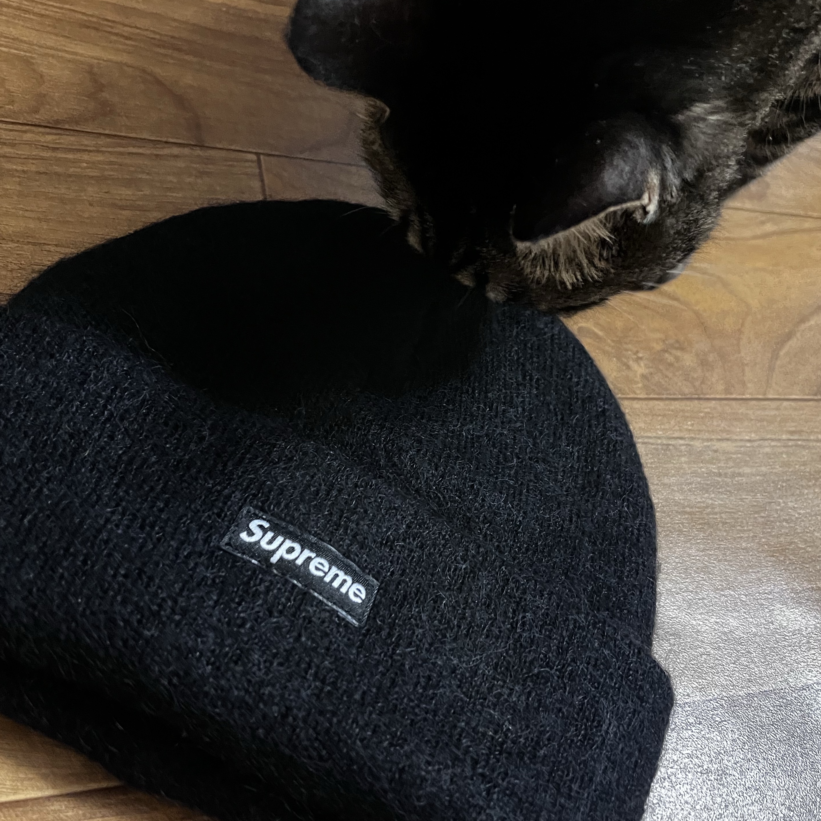 Supreme Mohair Beanie Black - 23FW 착용 스타일